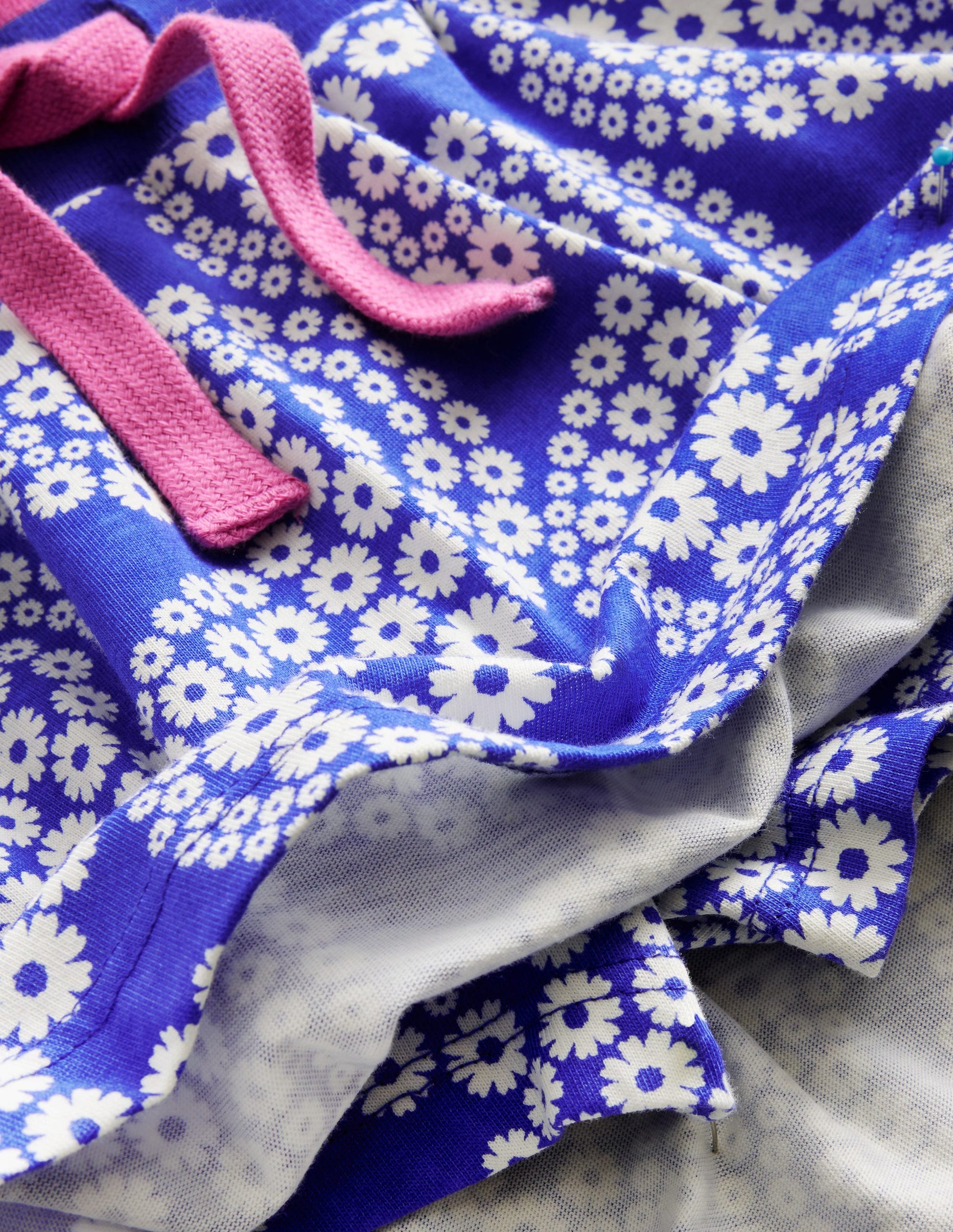 Gemusterter Jersey-Skort-Griechisches Blau Gänseblümchen Welle-3