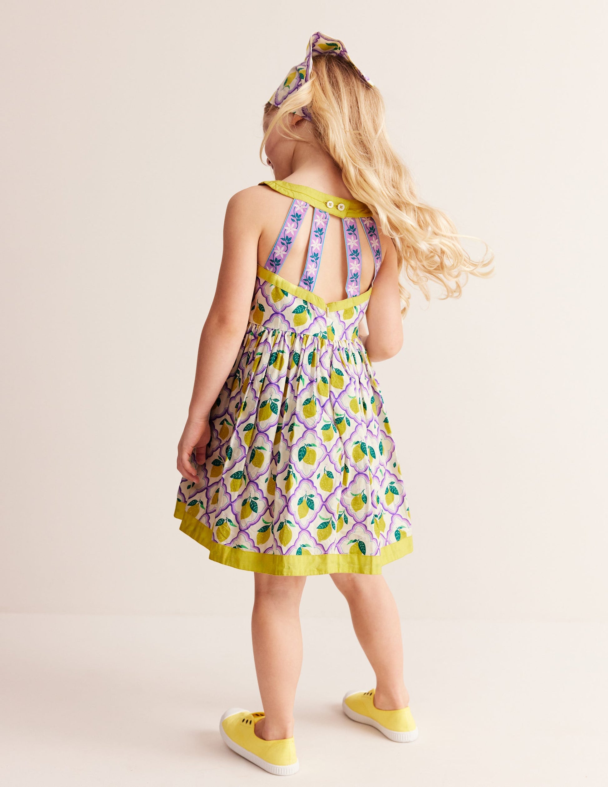 Kleid mit Rückendetail-Lavendel Zitronenhain-2