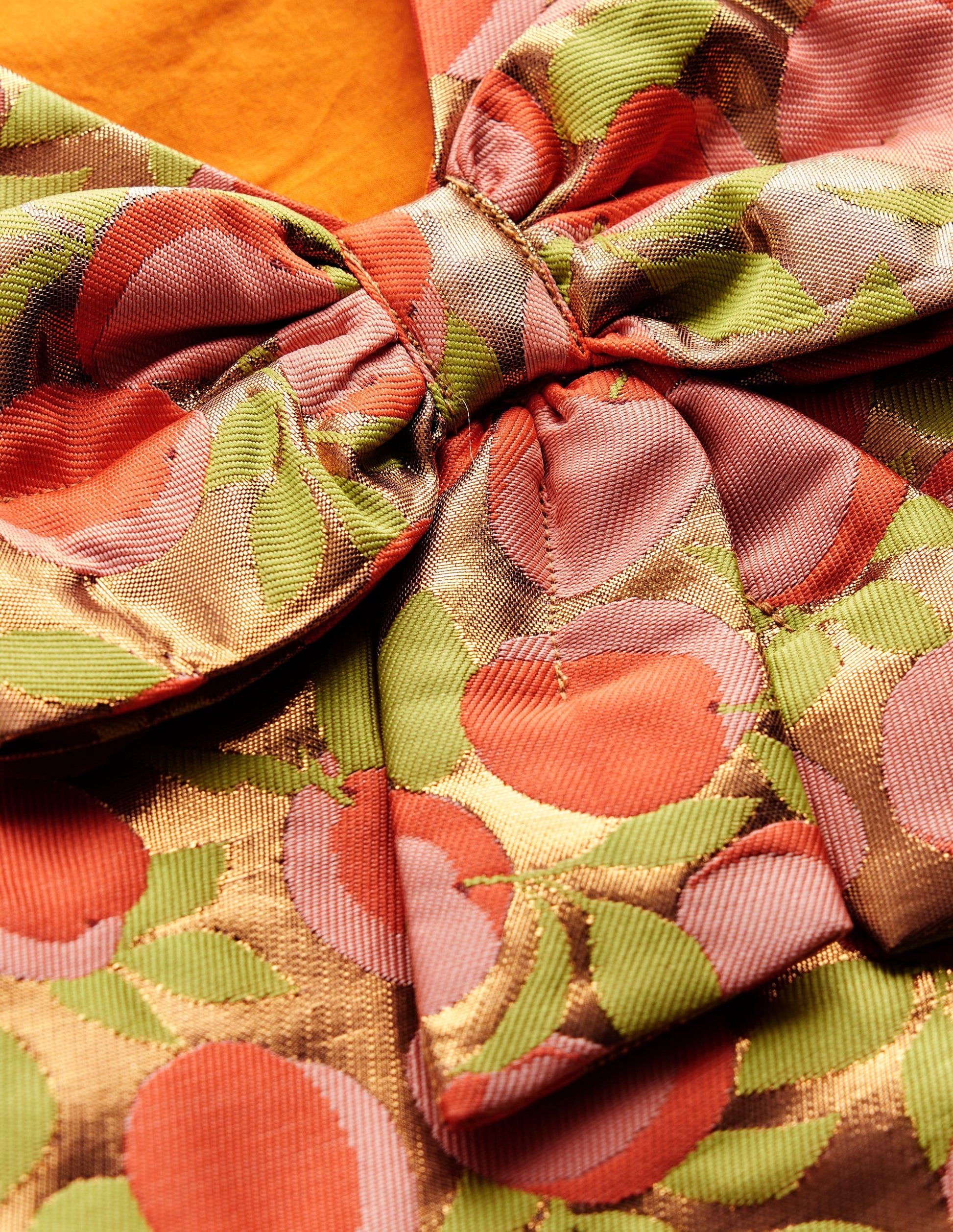 Metallic-Kleid mit Schleife am Rücken-Gold Pfirsich Jacquard-3