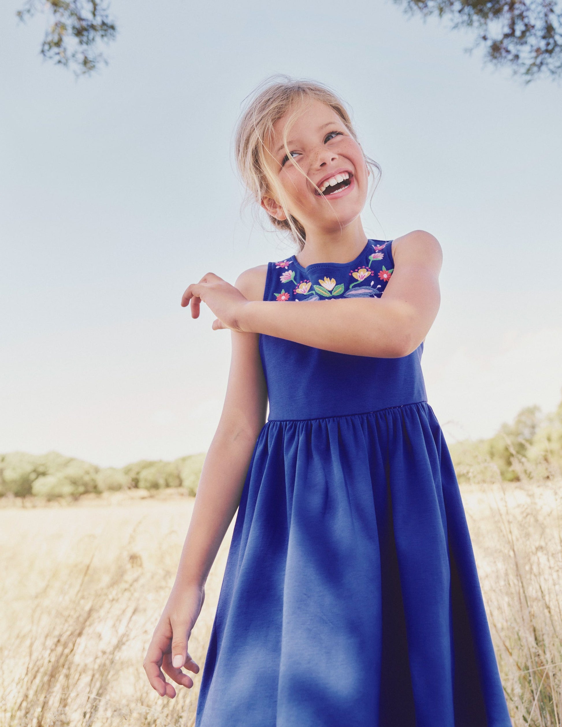 Jersey-Kleid mit gekreuzten Rückenträgern-Saphirblau Stickerei-4