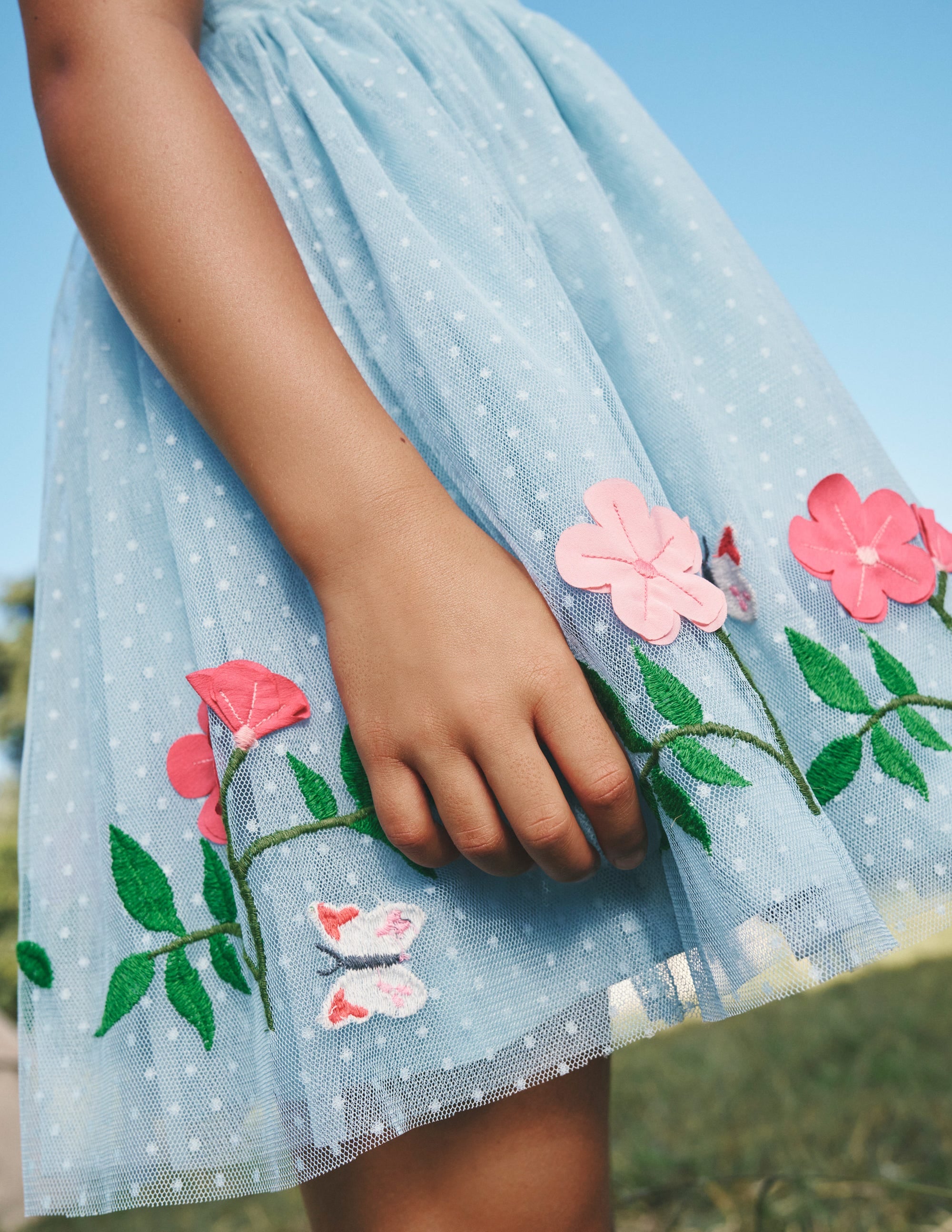 Robe croisée dans le dos en tulle-Fleurs bleu vintage - Image 5