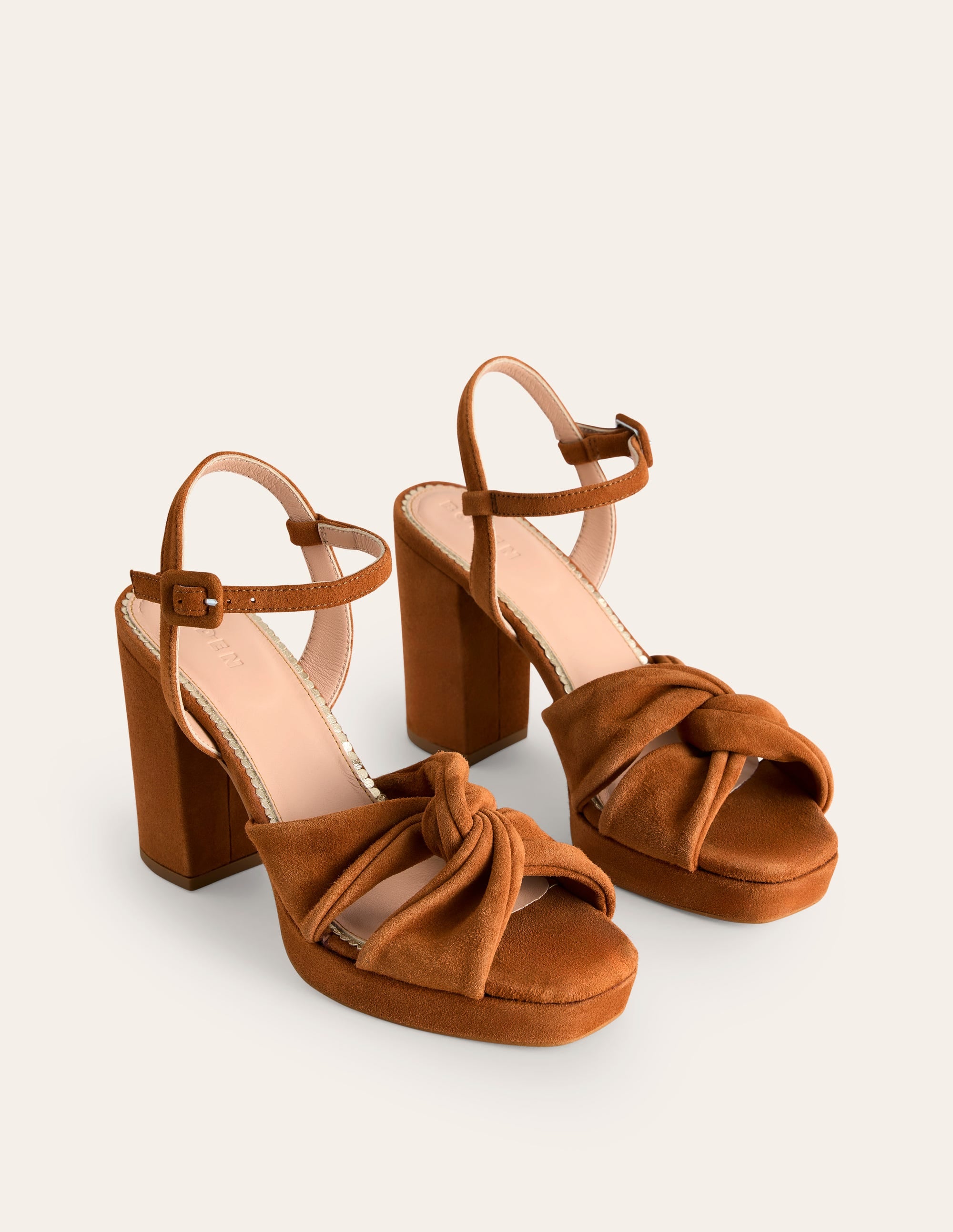 Chaussures compensées avec devant torsadé-Daim biscuit au gingembre - Image 3