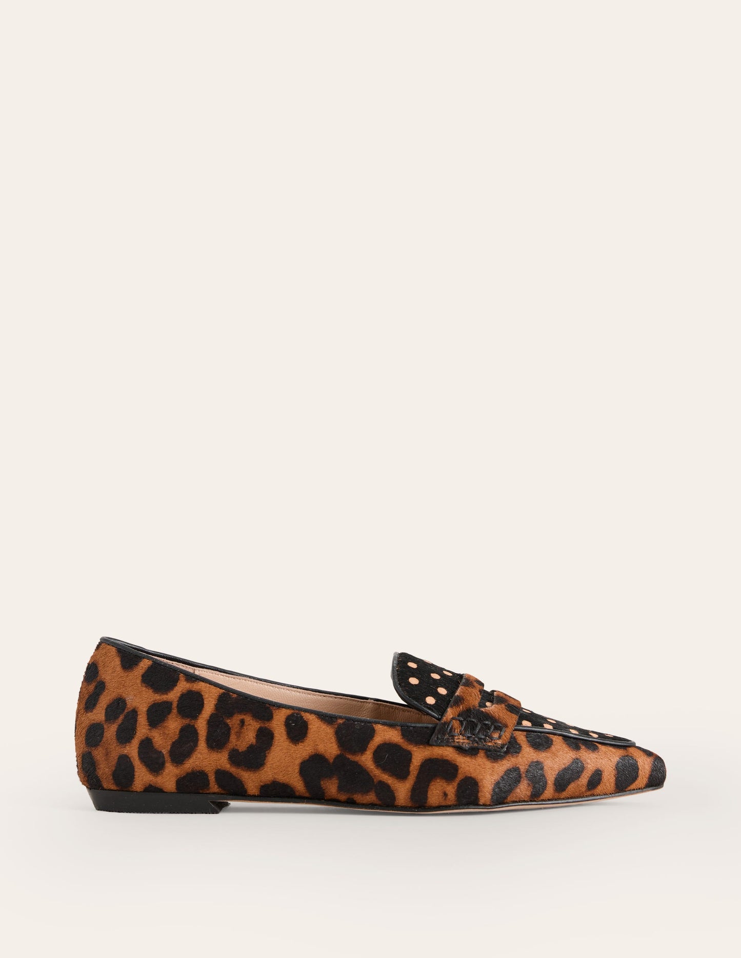 Spitz zulaufende Loafer-Punkte Schwarz und Camel