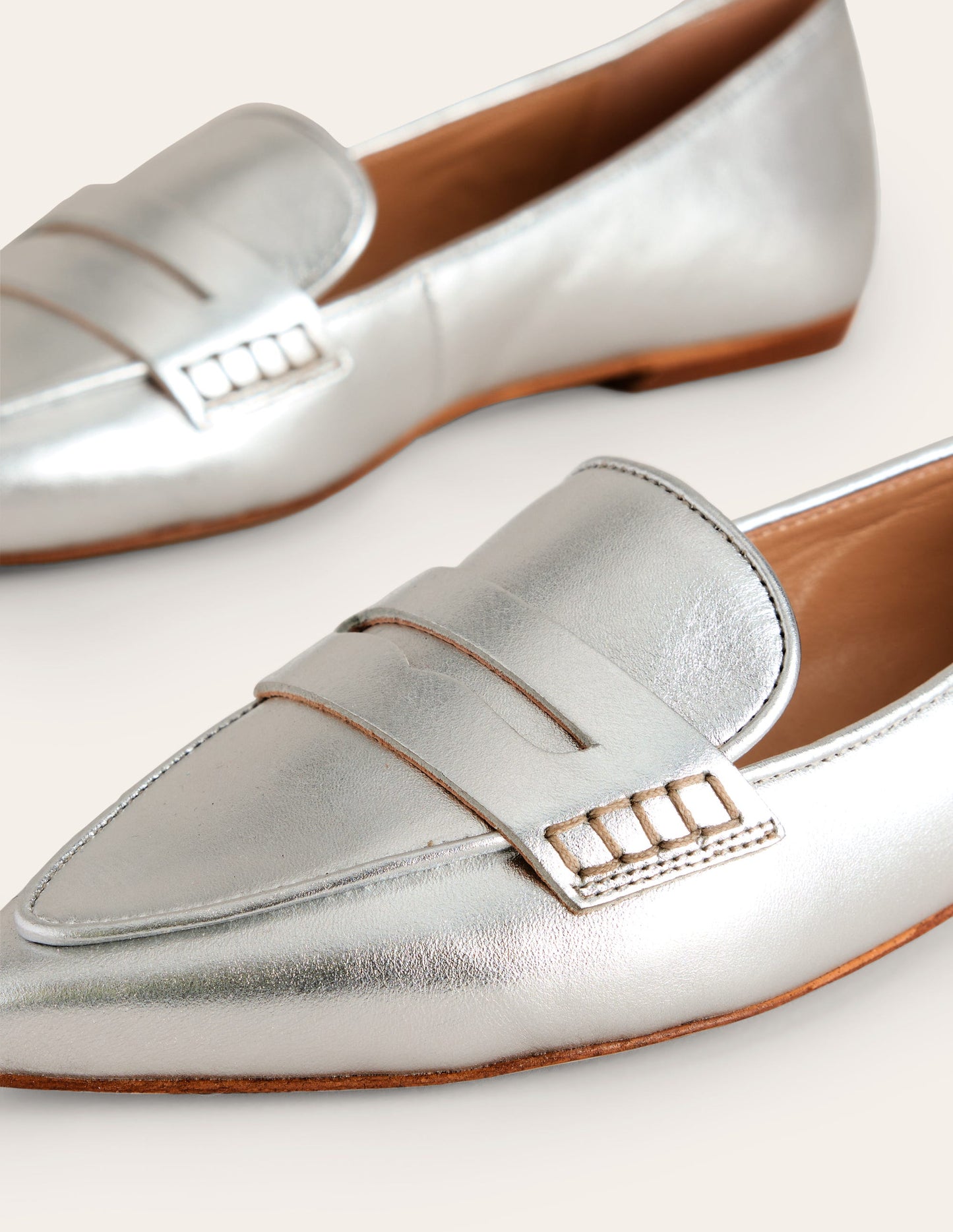 Spitz zulaufende Loafer-Silber