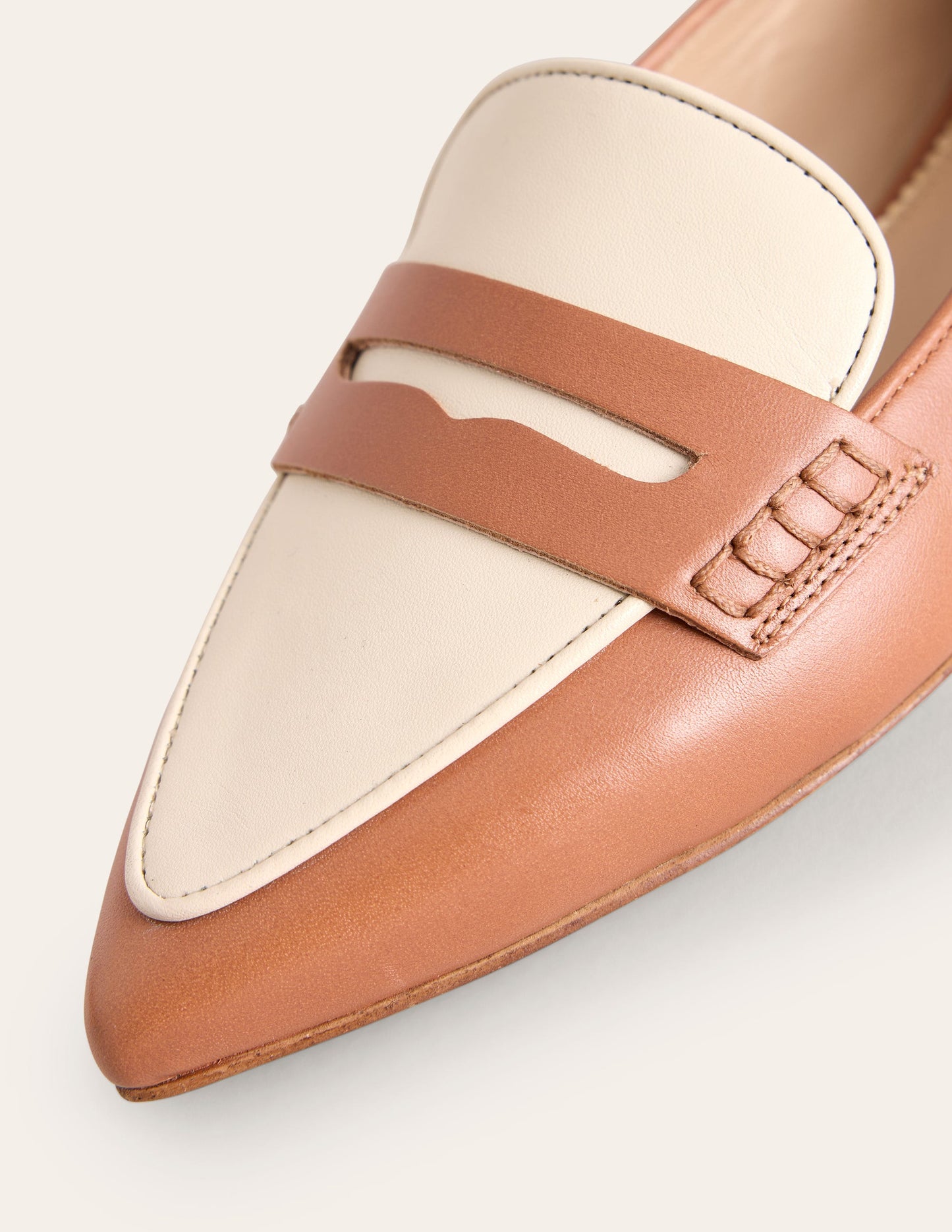 Spitz zulaufende Loafer-Hellbraun/Beige