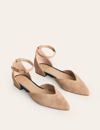 Flache Ballerina-Pumps mit Knöchelriemen-Macchiato Wildleder