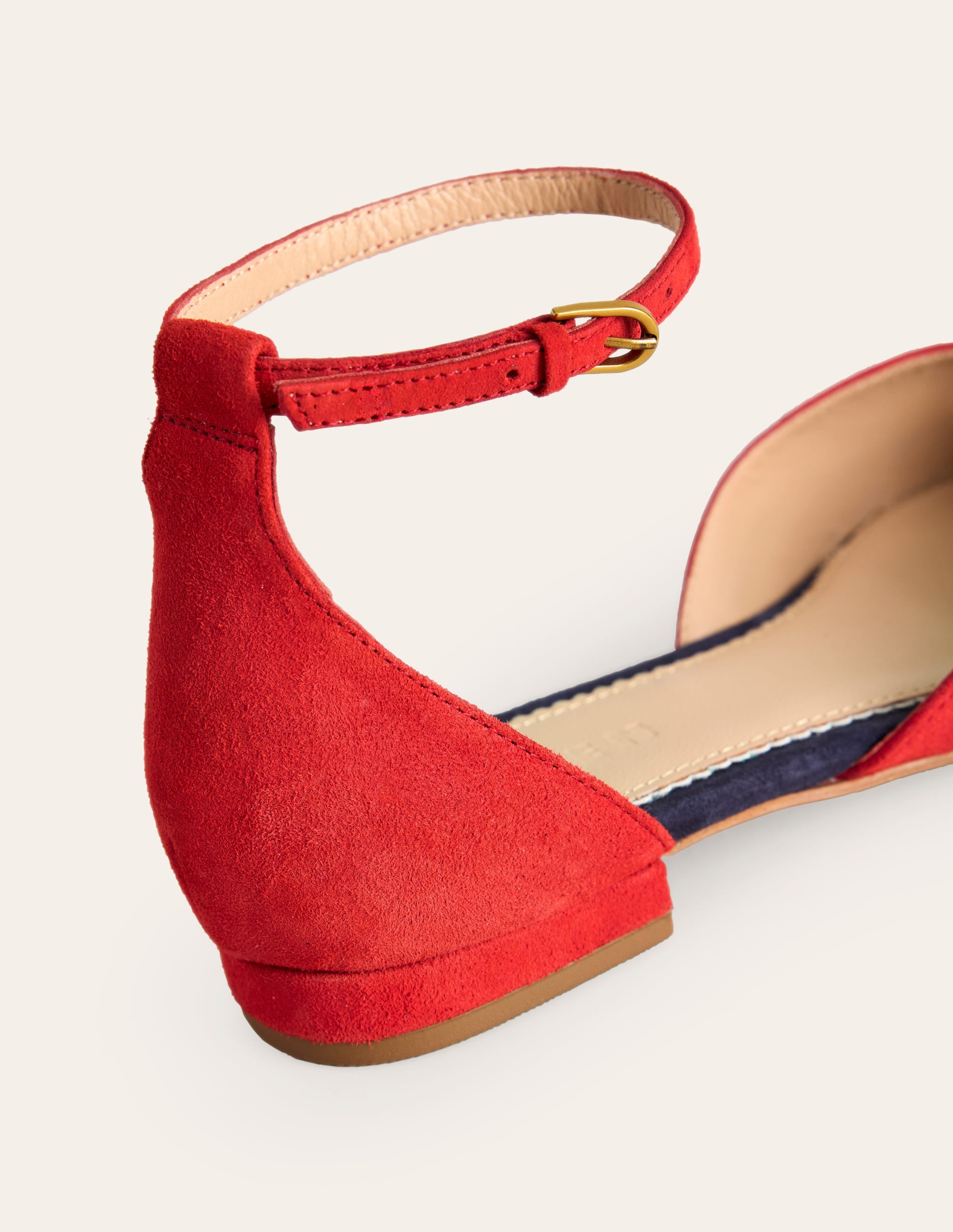 Flache Ballerina-Pumps mit Knöchelriemen-Briefkastenrot Wildleder - Image 4