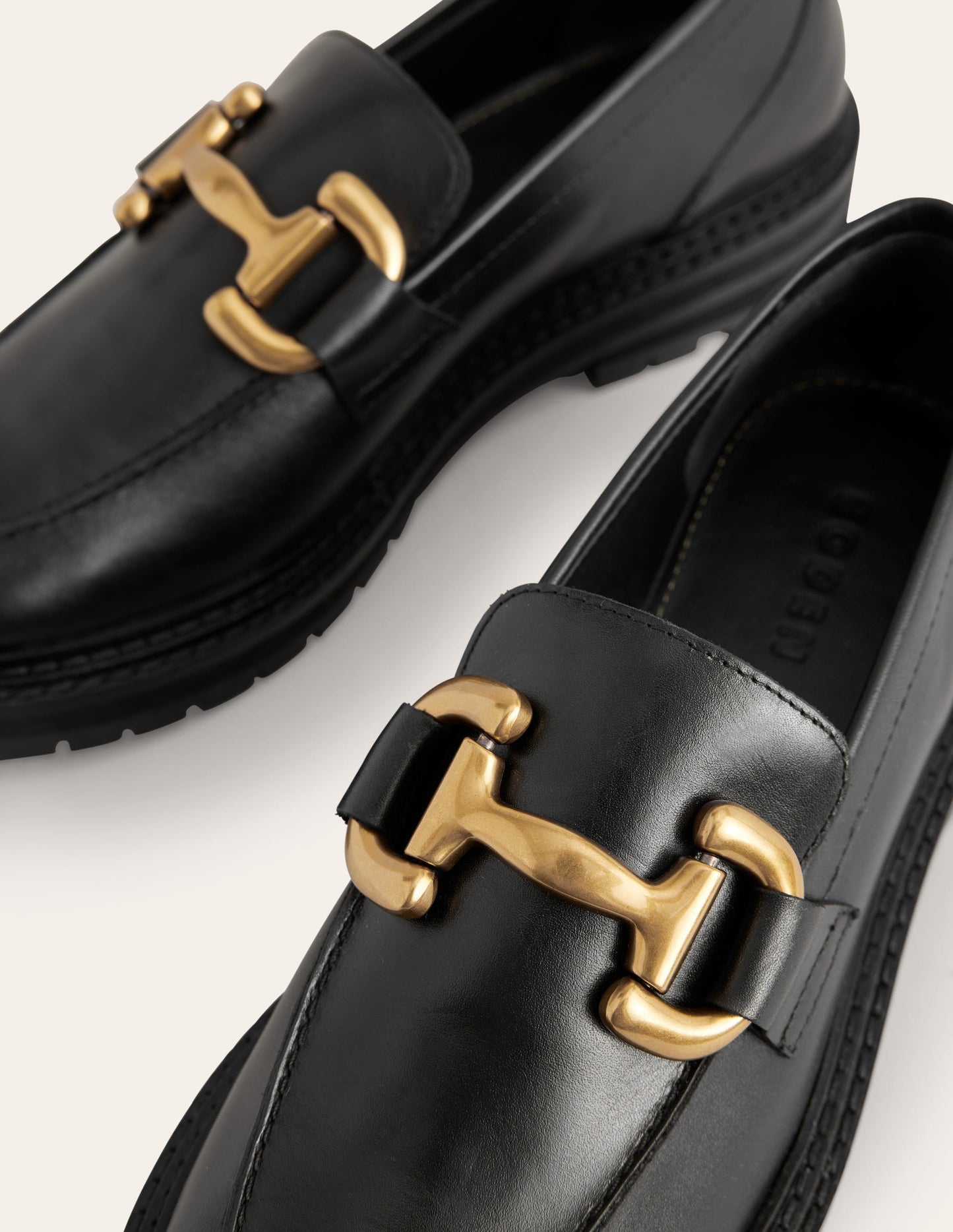 Iris Klobige Loafer mit Trensendetail-Schwarz