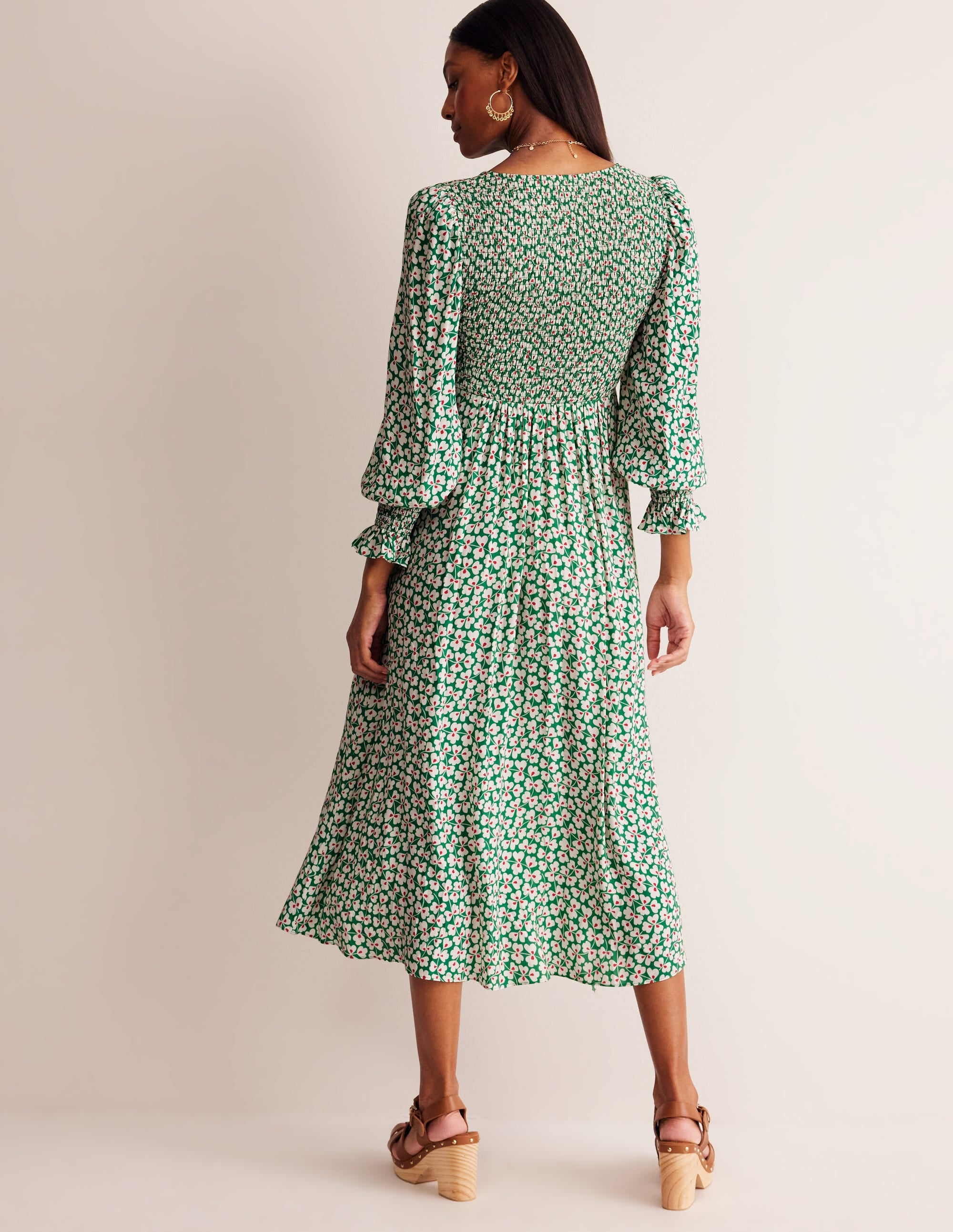 Gemma Gesmoktes Midikleid-Grünes Tamburin, Kleeblattwirbel - Image 3