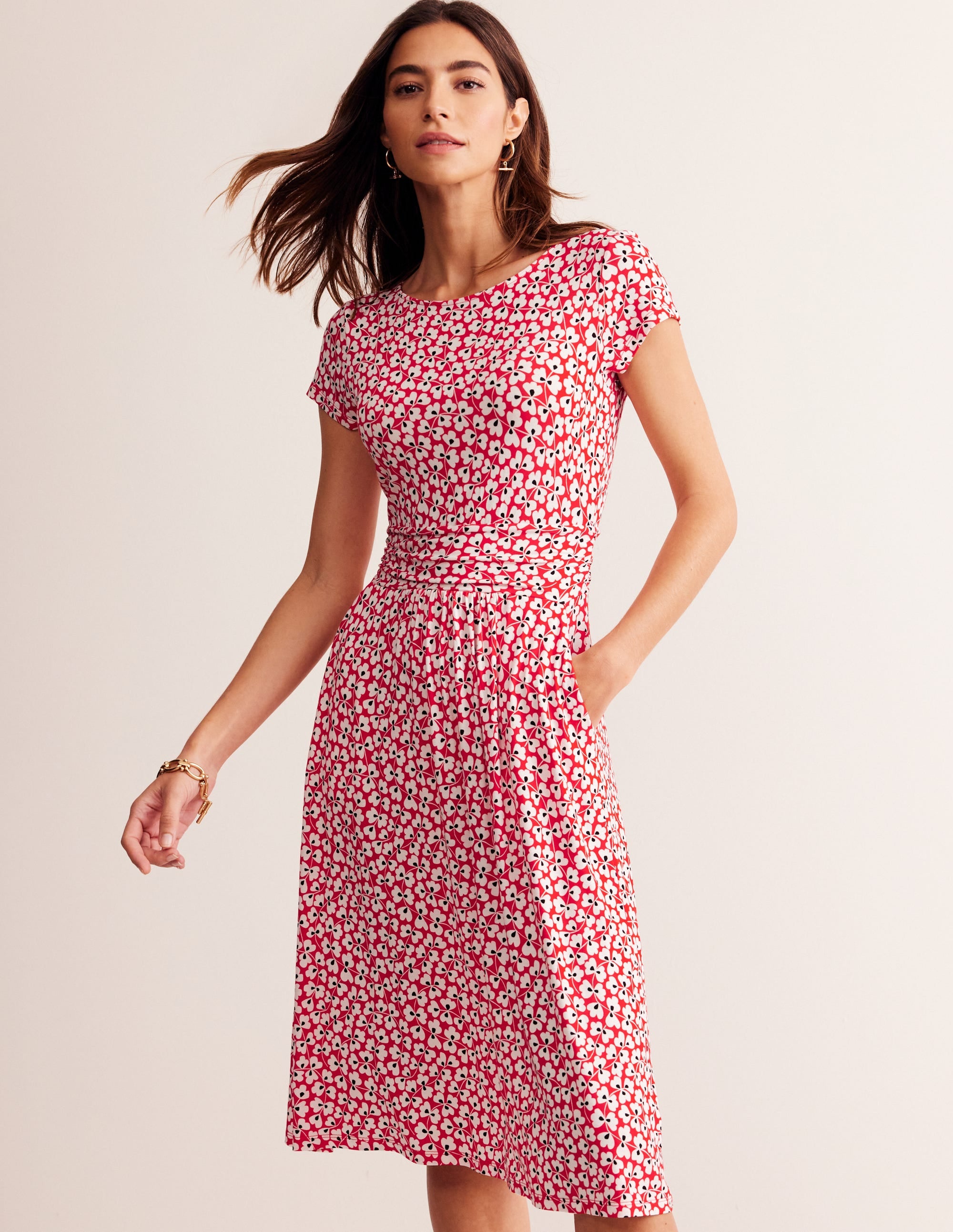 Robe Amelie en jersey-Rouge, motif Clover Whirl - Image 1