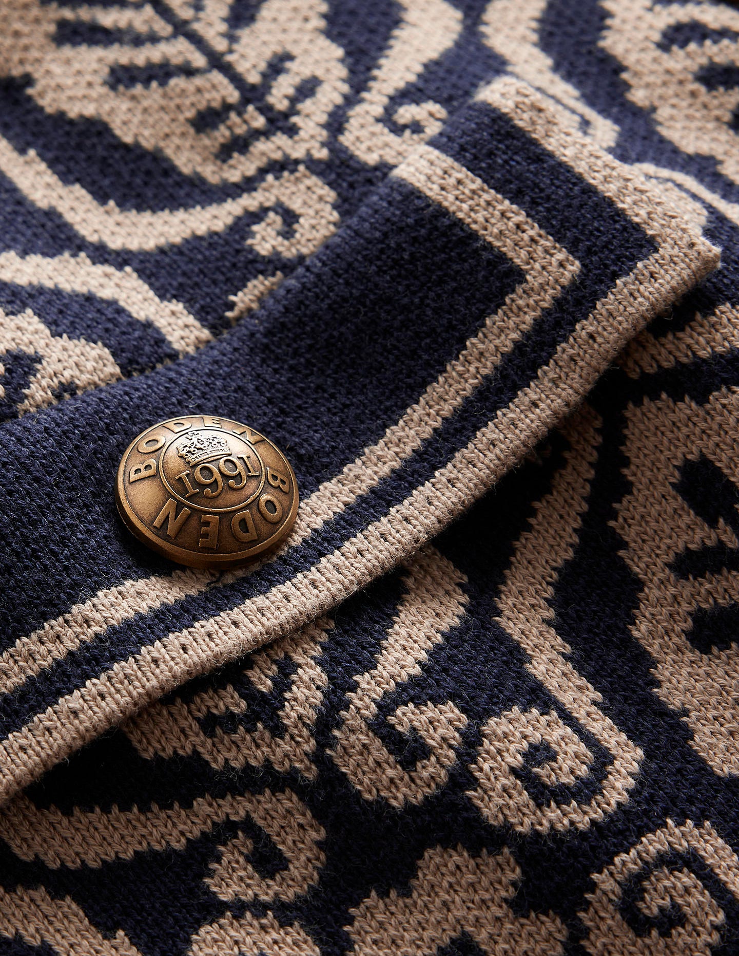 Holly Cardigan-Marineblau, Kamelbraun Folienstempel - Image 7