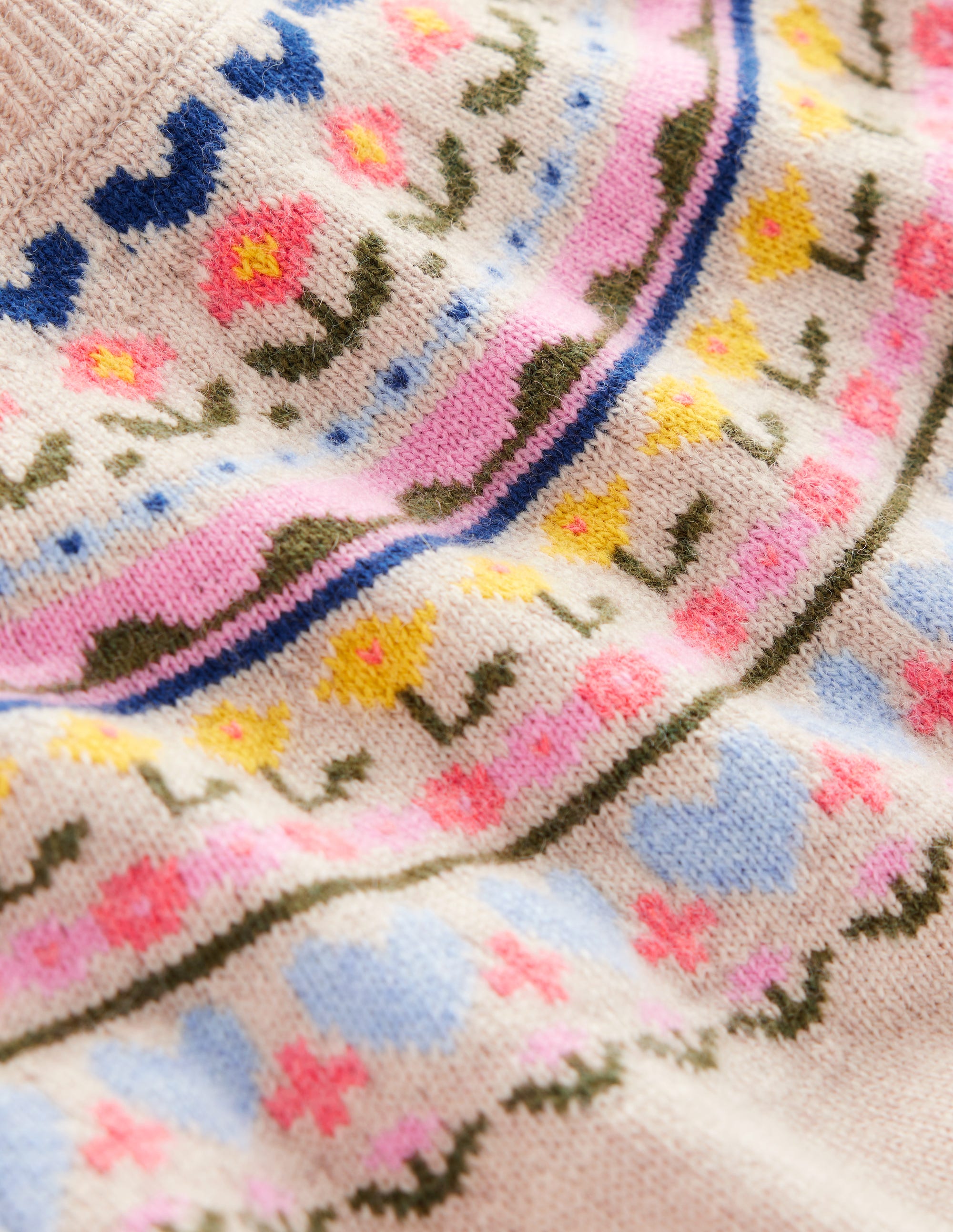 Pull Edie à motif jacquard-Avoine chiné, motif Heart Flower - Image 10