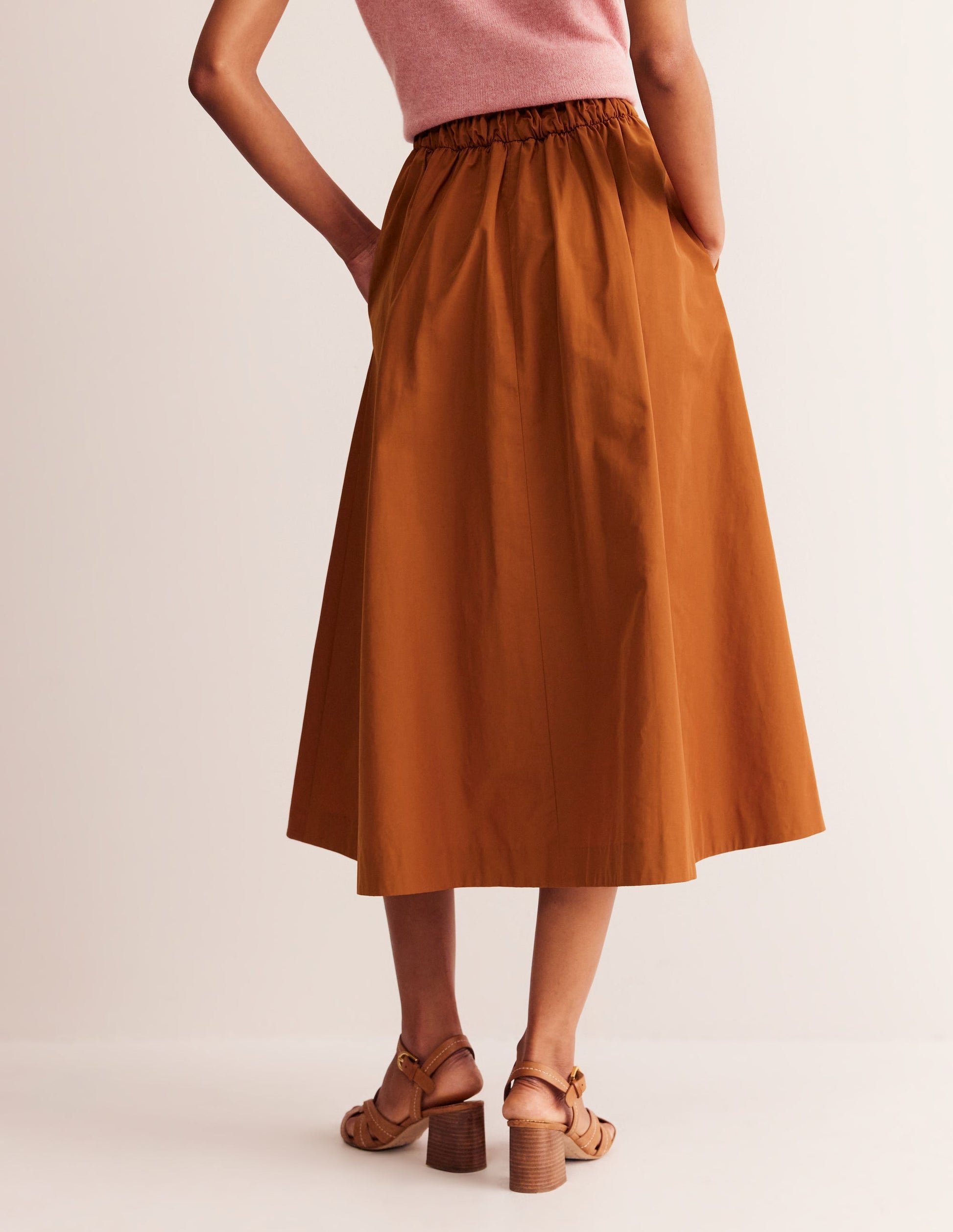 Isabella Midirock aus Taft-Ocker-3