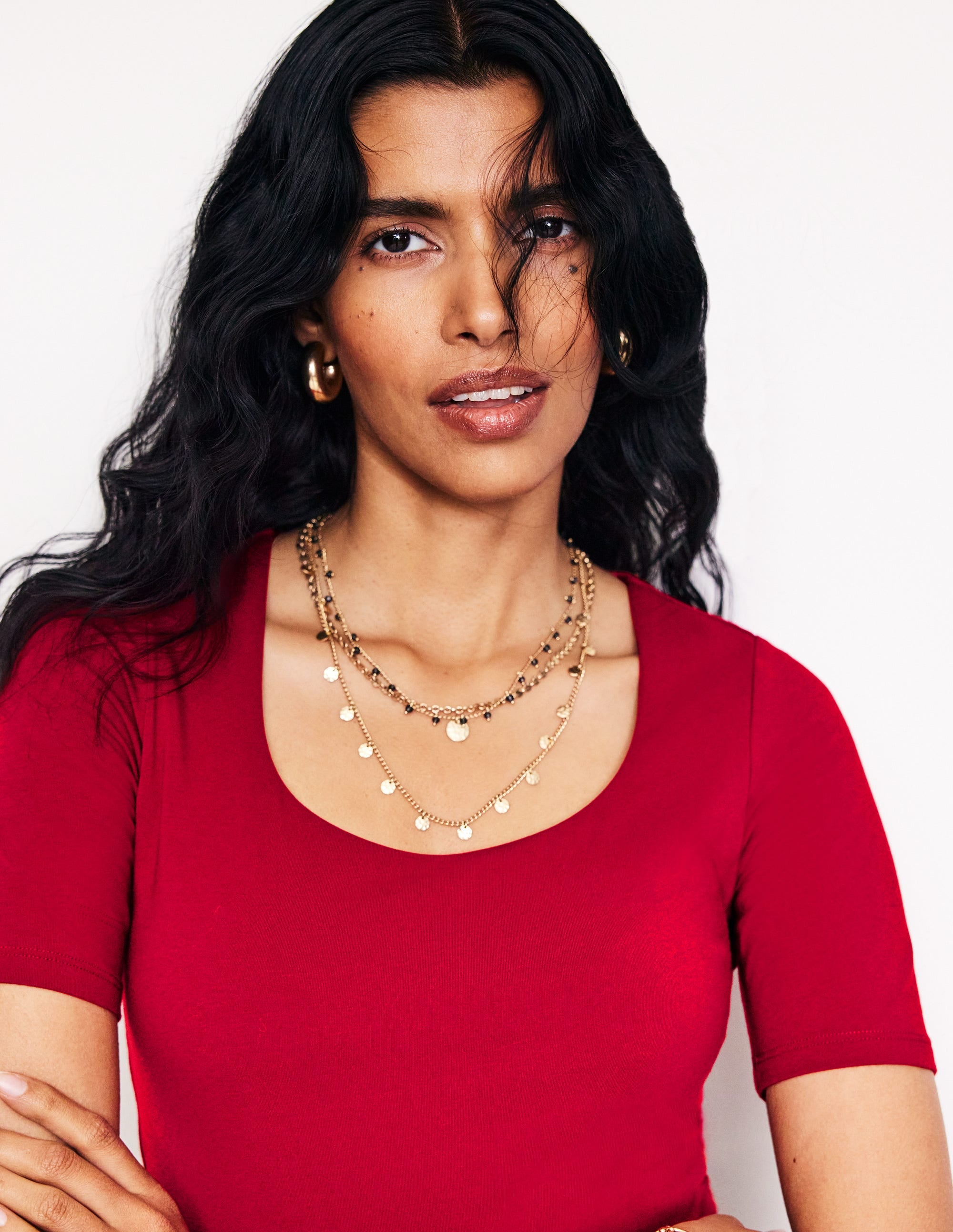 Doppellagiges T-Shirt mit tiefem Rundhalsausschnitt-Rot Lakritz - Image 1