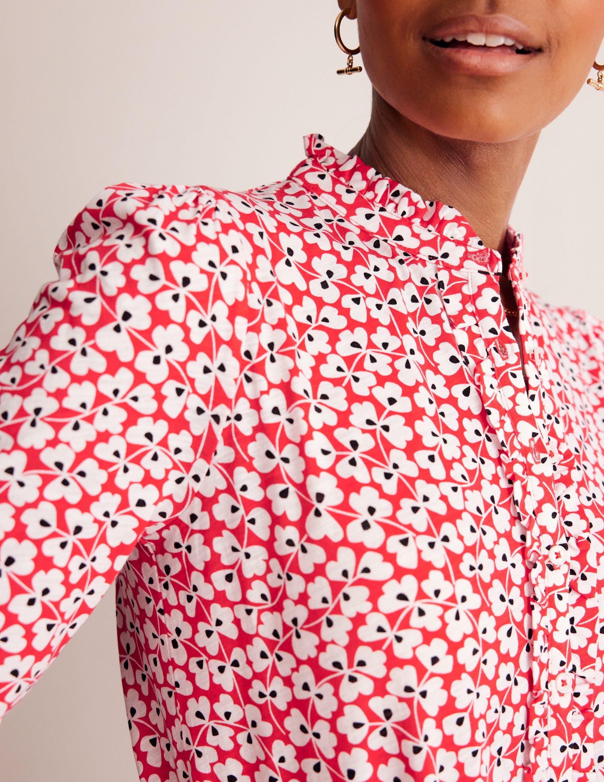 Chemise Caroline en jersey-Rouge, motif Clover Whirl - Image 2