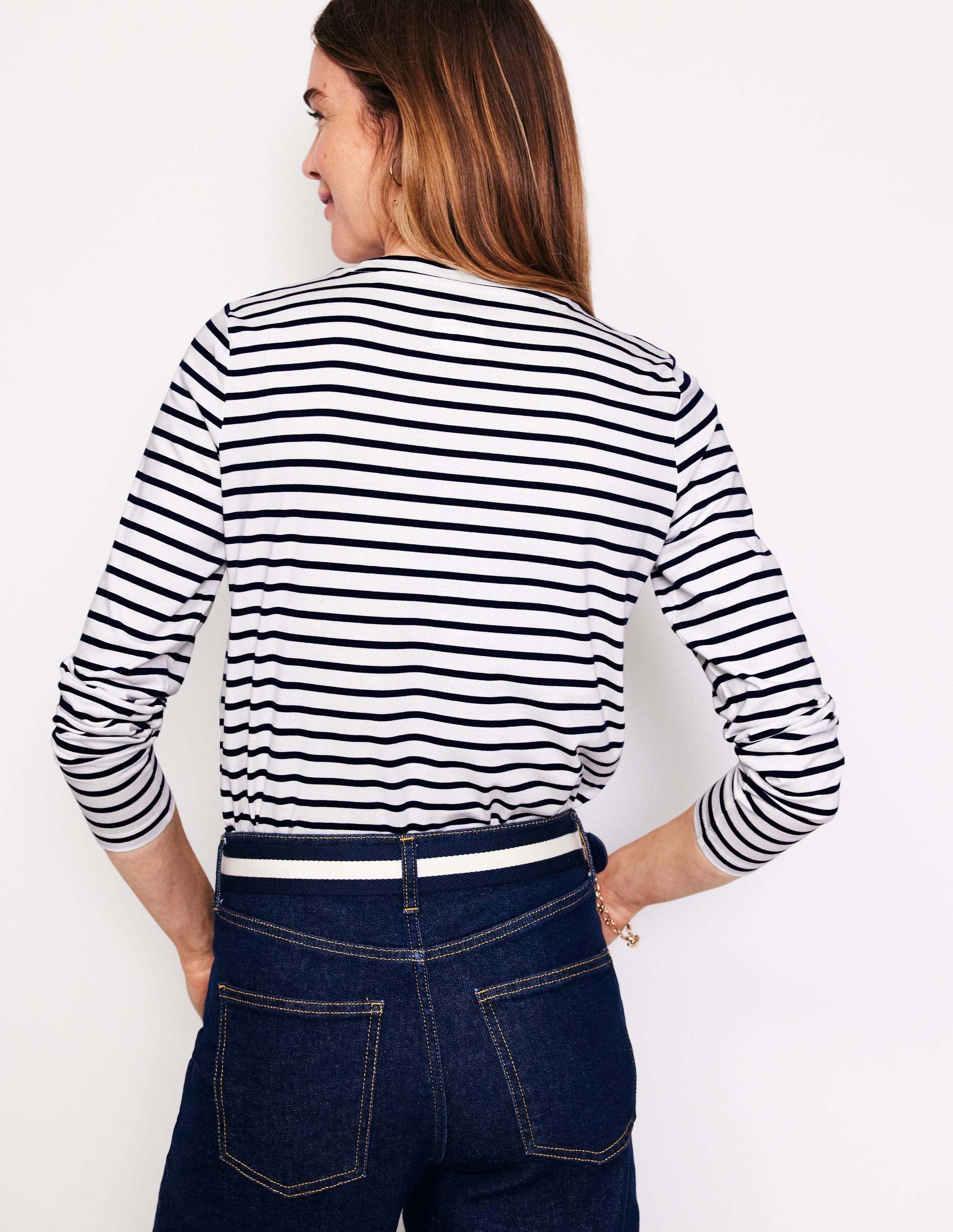 Klassisches T-Shirt mit Stickerei-Naturweiß, Marineblau, Katze Person - Image 3