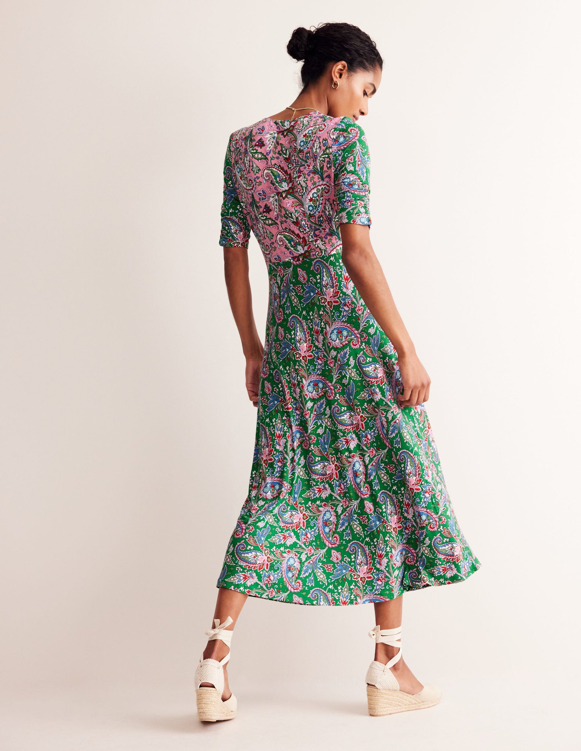 Rebecca Midi-Teekleid aus Jersey-Kaschmir-Rose, Paisley Azurblau-3