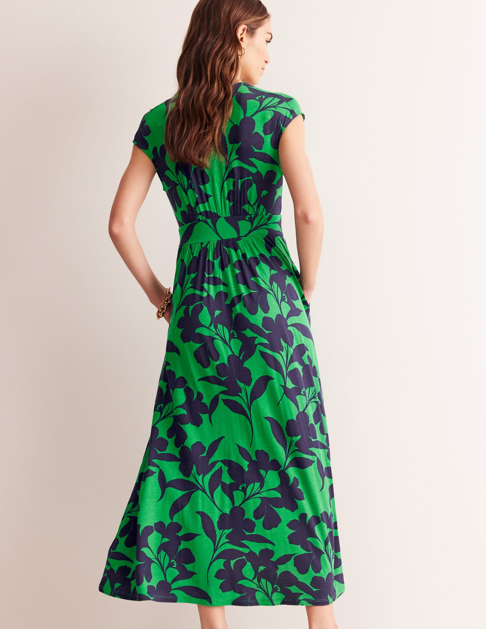 Vanessa Maxi-Wickelkleid aus Jersey-Grün, Blütensilhouette-3