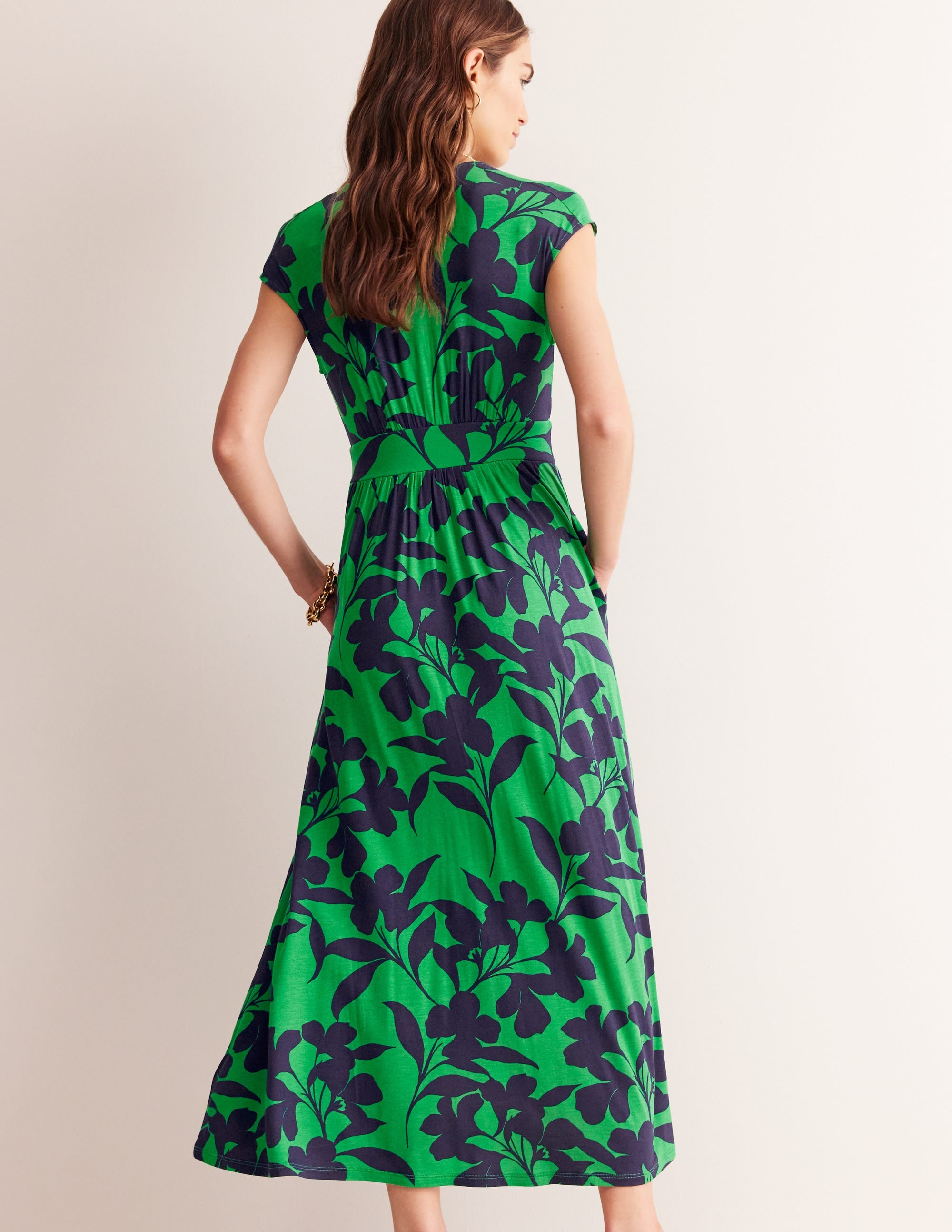 Vanessa Maxi-Wickelkleid aus Jersey-Grün, Blütensilhouette - Image 3