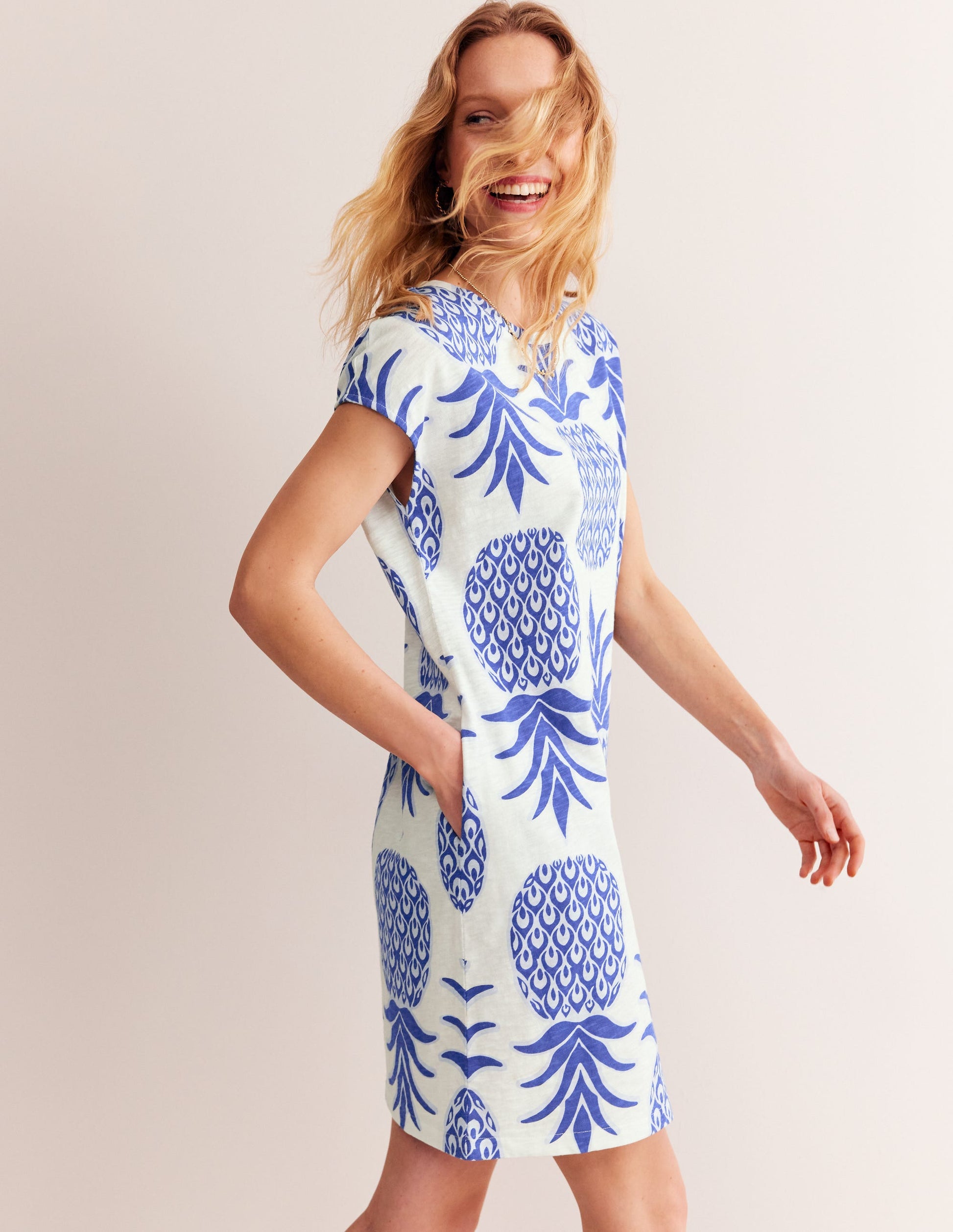 Leah T-Shirt-Kleid aus Jersey-Surf The Web, Ananas Knallig-4