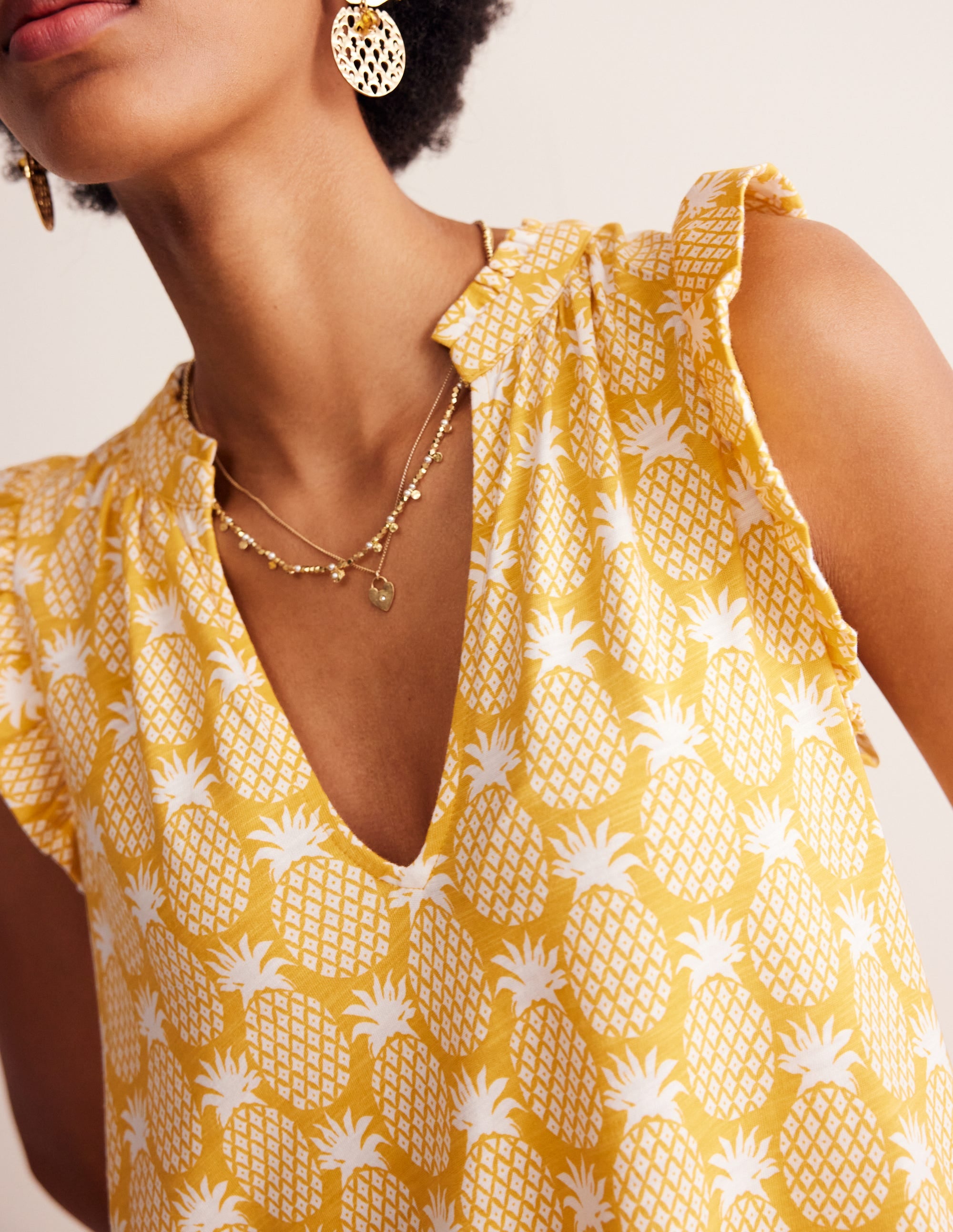 Daisy Kurzes Stufenkleid aus Jersey-Ceylon-Gelb, Ananas Geo - Image 2