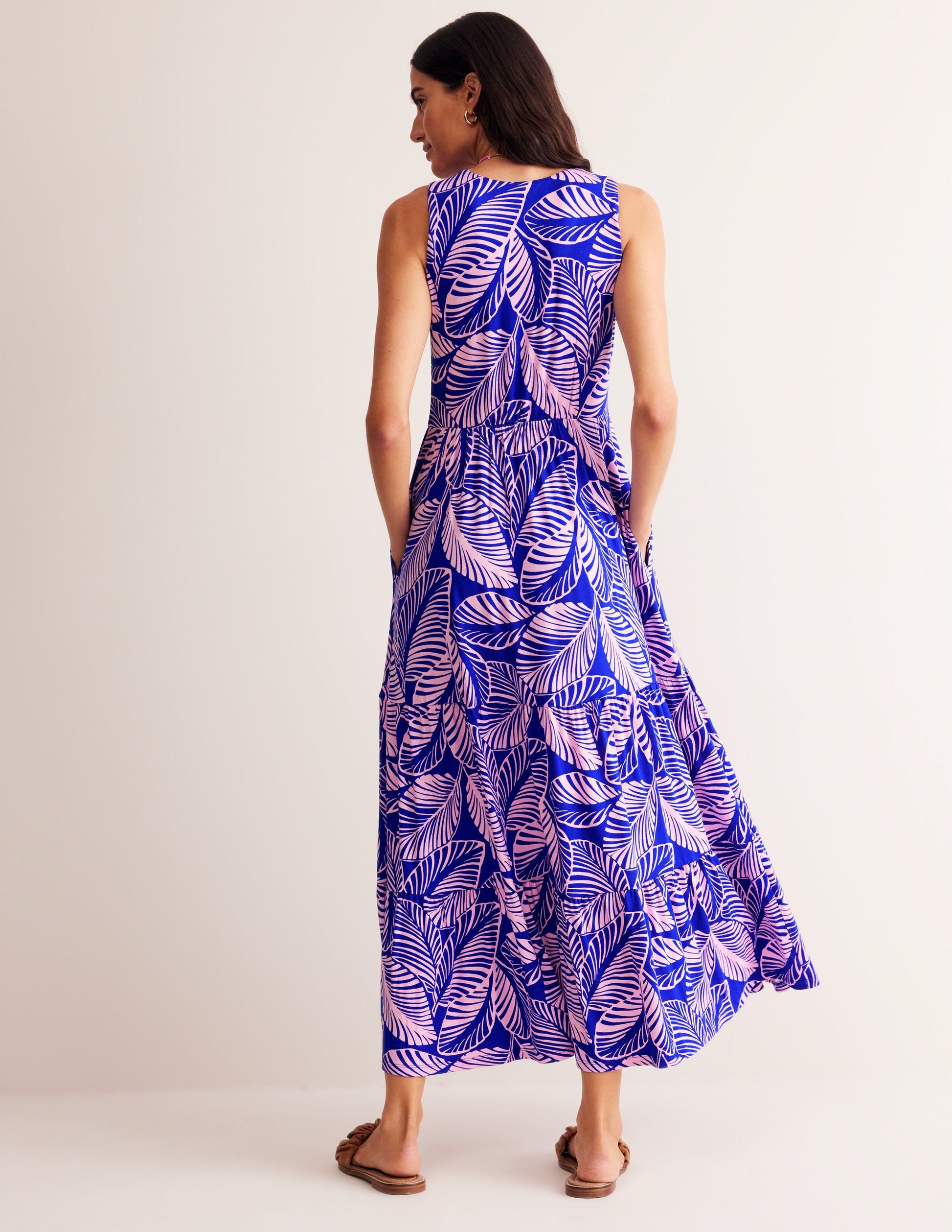 Sylvia Maxi-Stufenkleid aus Jersey-Surf The Web, Calathea-Blatt-4
