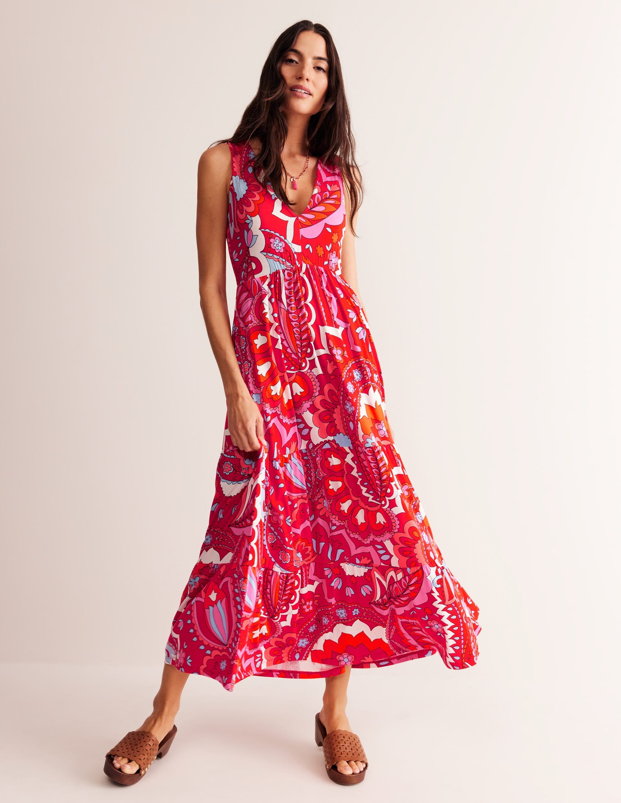 Sylvia Maxi-Stufenkleid aus Jersey-Flammenrot, Foliage Paisley - Image 1