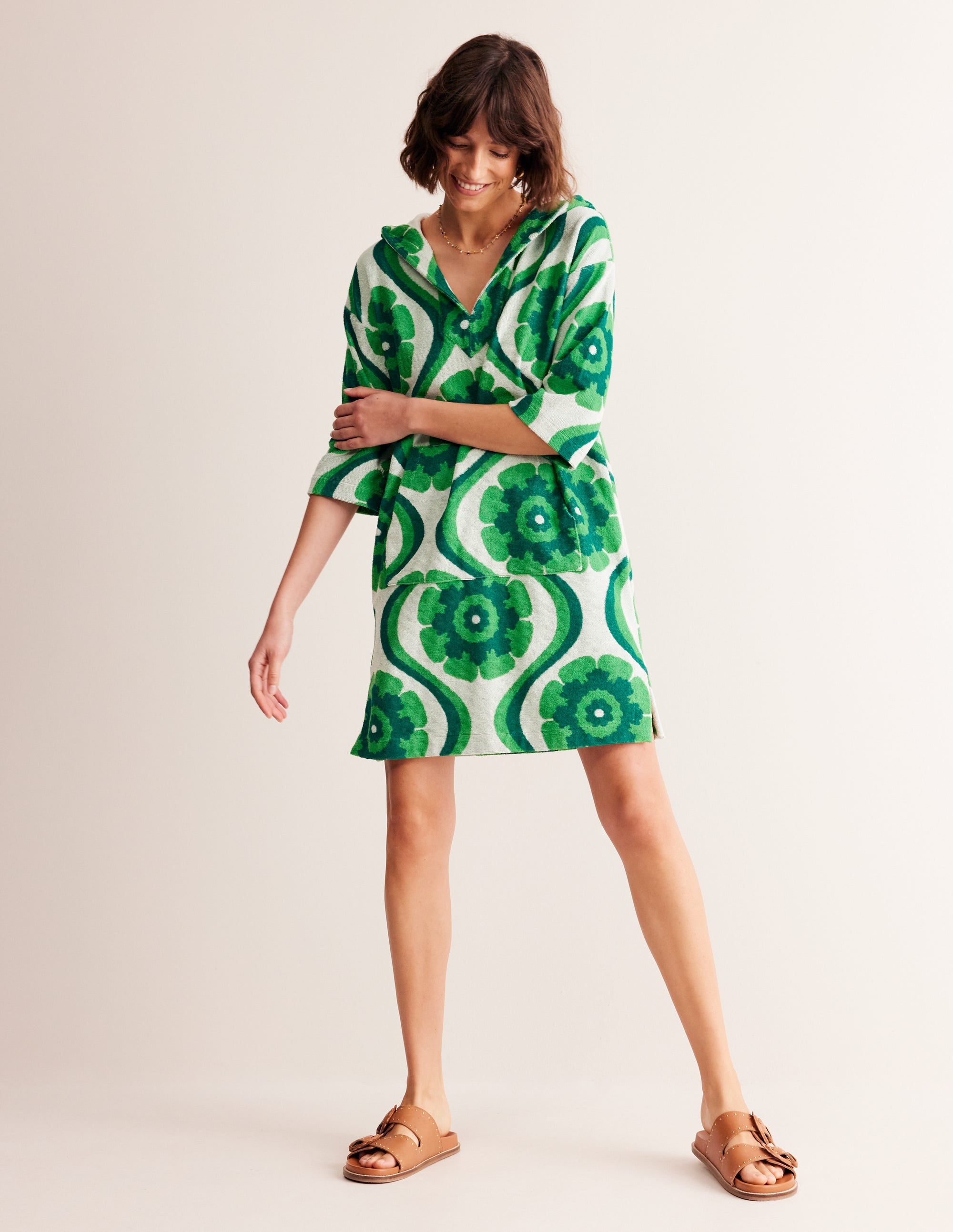 Kurzer Frottee-Kaftan mit Kapuze-Grün, Geo-Blumen - Image 4