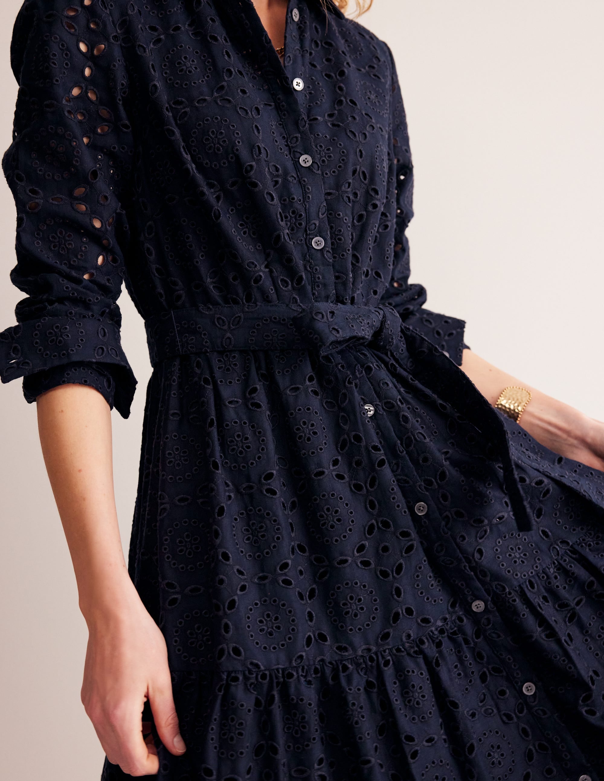 Robe-chemise midi Flo à broderie anglaise-Bleu Marine, Petits Pois - Image 3