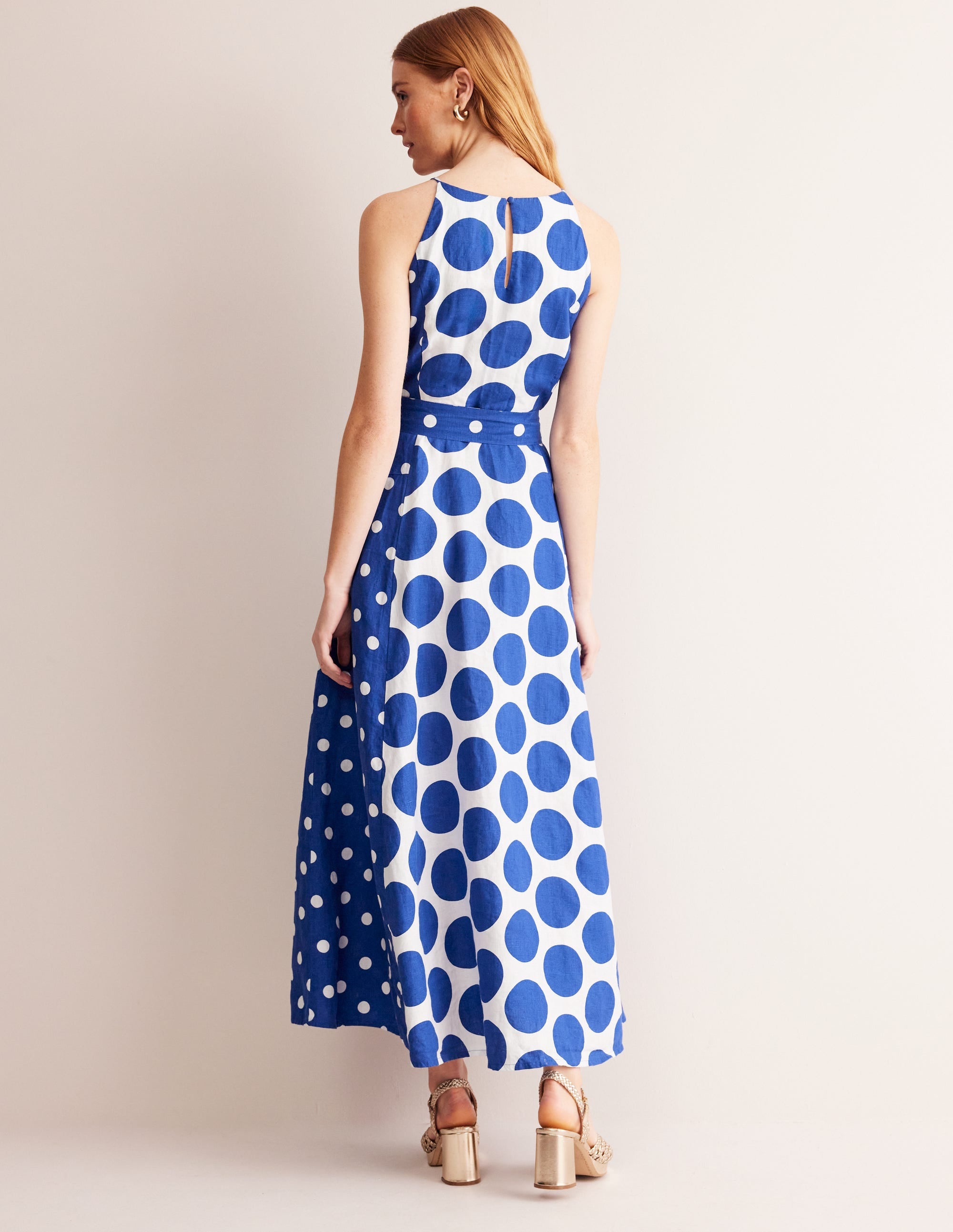 Maxi-Neckholderkleid aus Leinen-Surf the Web, Gepunktet - Image 3