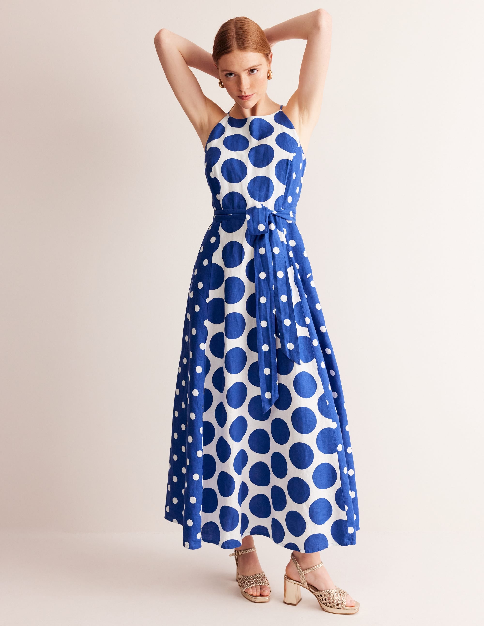 Maxi-Neckholderkleid aus Leinen-Surf the Web, Gepunktet - Image 4