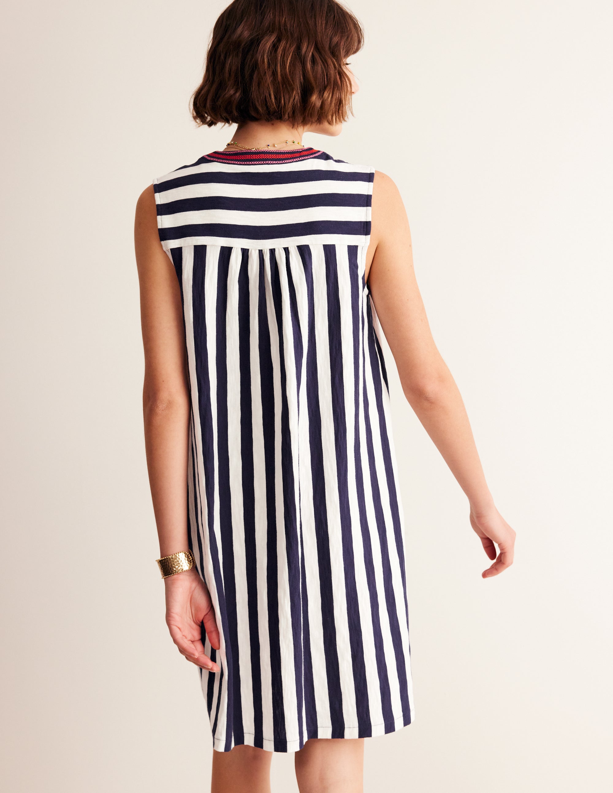 Nadine Baumwollkleid mit gekerbten Ausschnitt-Marineblau, Naturweiß Gestreift - Image 3