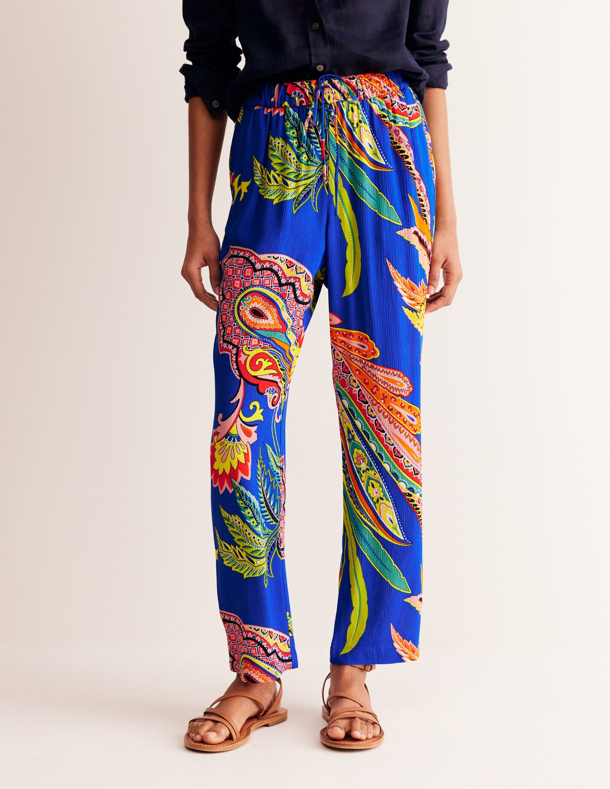 Pantalon fuselé et plissé-Multi, motif Painterly Paisley - Image 4