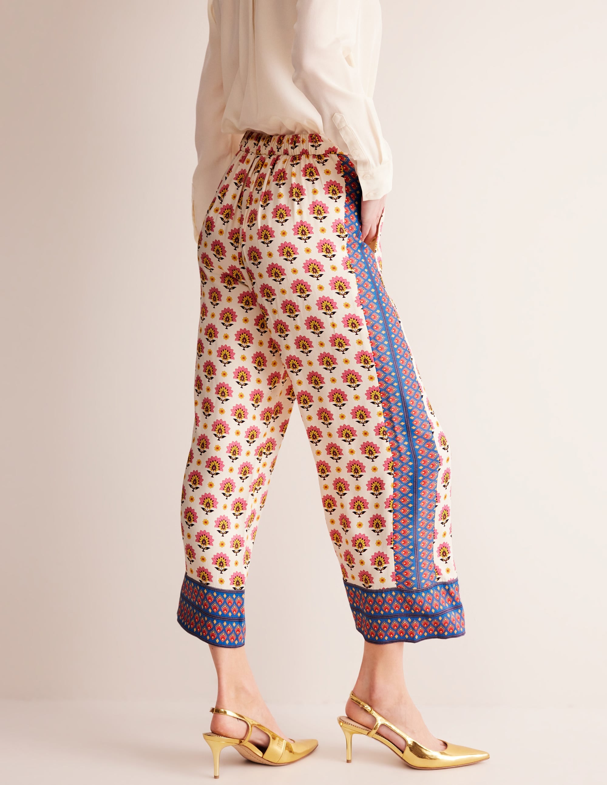 Pantacourt droit en satin-Ivoire, motif floral - Image 3