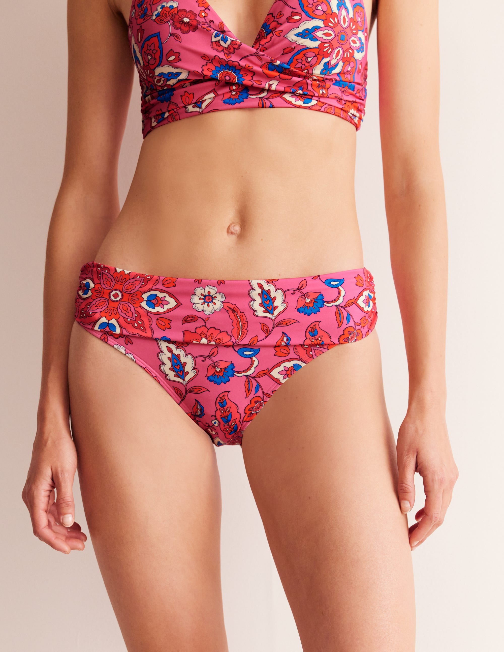 Klassische Bikinihose mit umgeschlagenem Bund-Rosa, Botanisch Welle - Image 4