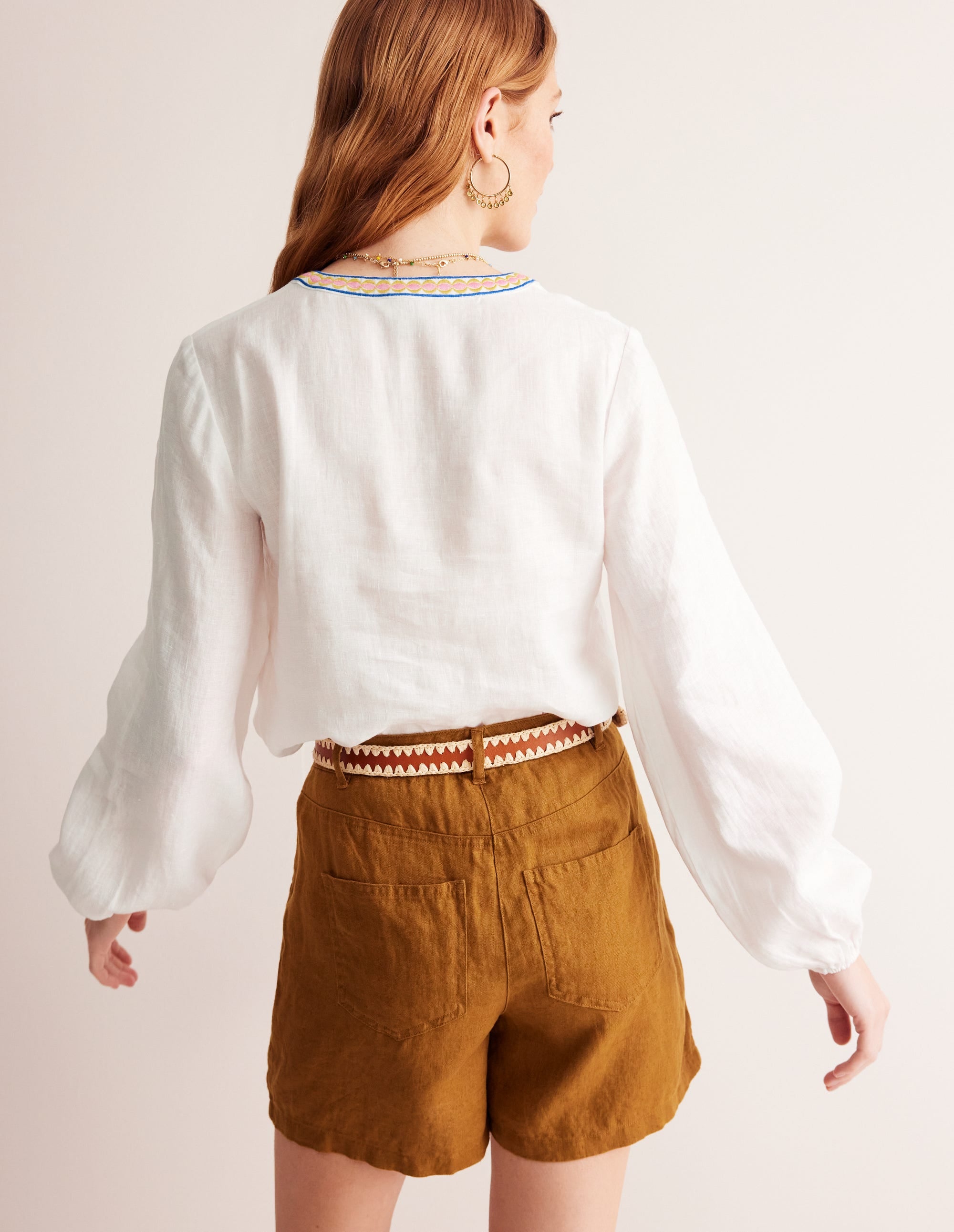 Top Bonnie en lin-Blanc, motif floral - Image 3