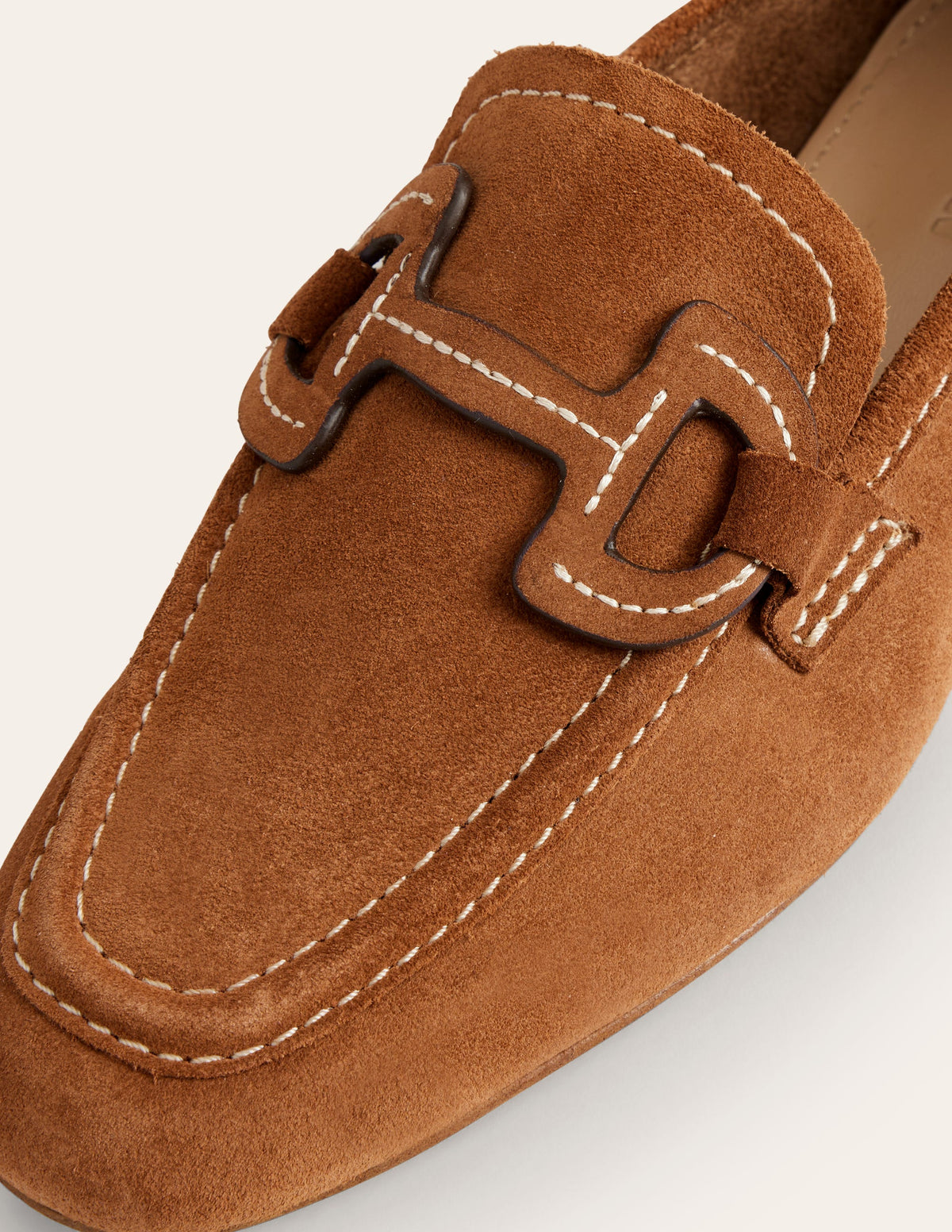Genähte Loafer mit Trensendetail-Goldbraun Wildleder - Image 4