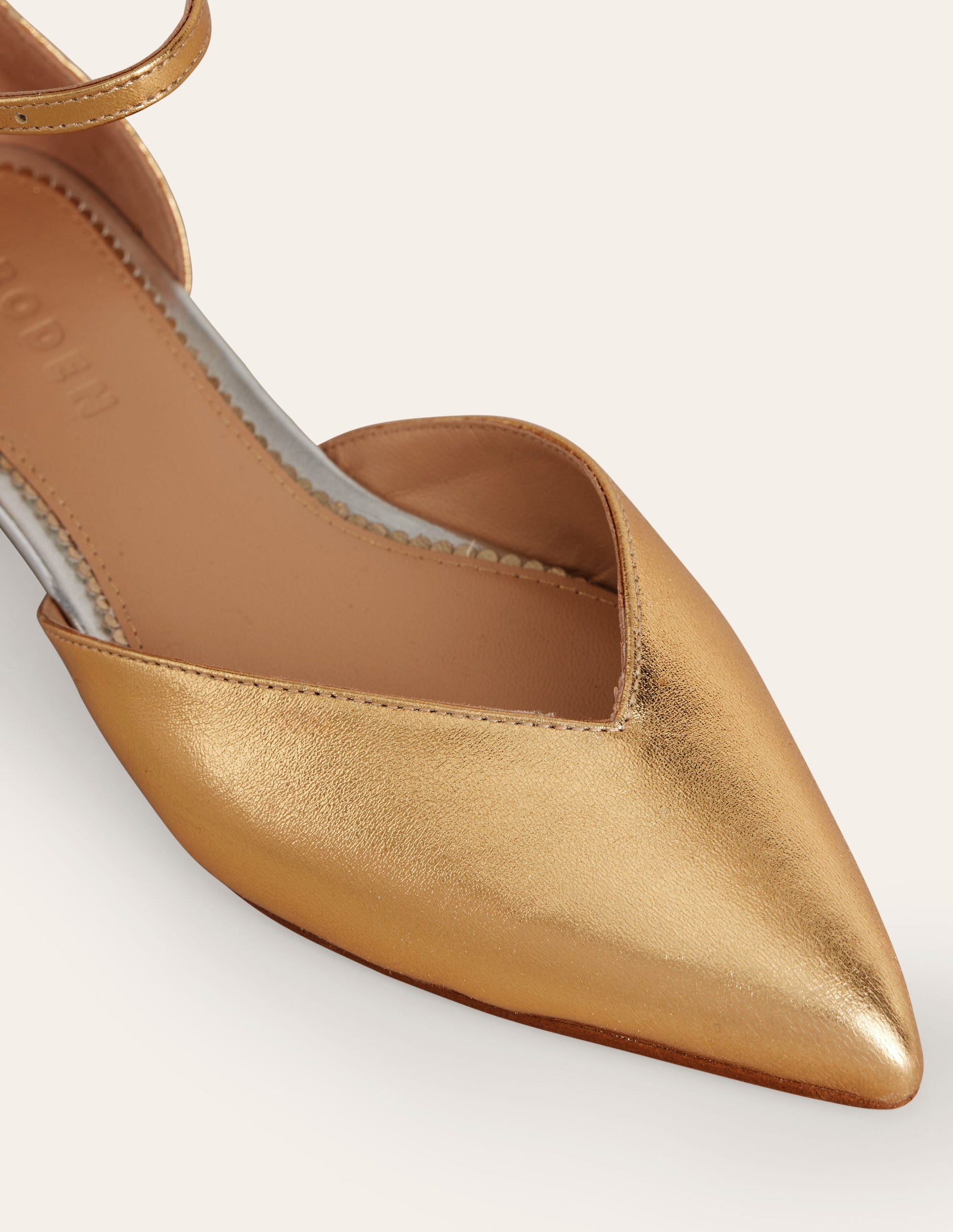 Flache Ballerina-Pumps mit Knöchelriemen-Gold Metallic-Leder-4