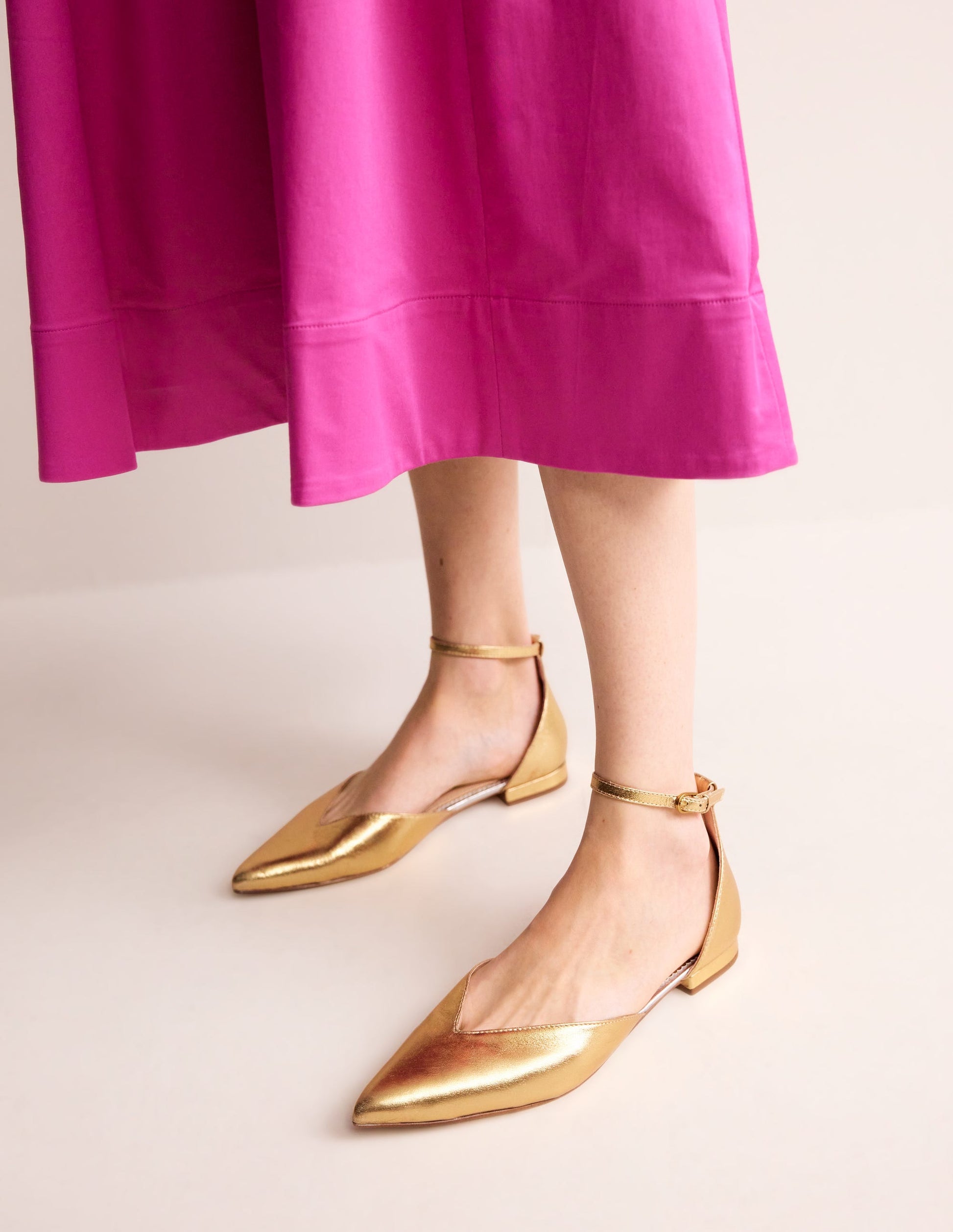 Flache Ballerina-Pumps mit Knöchelriemen-Gold Metallic-Leder-1