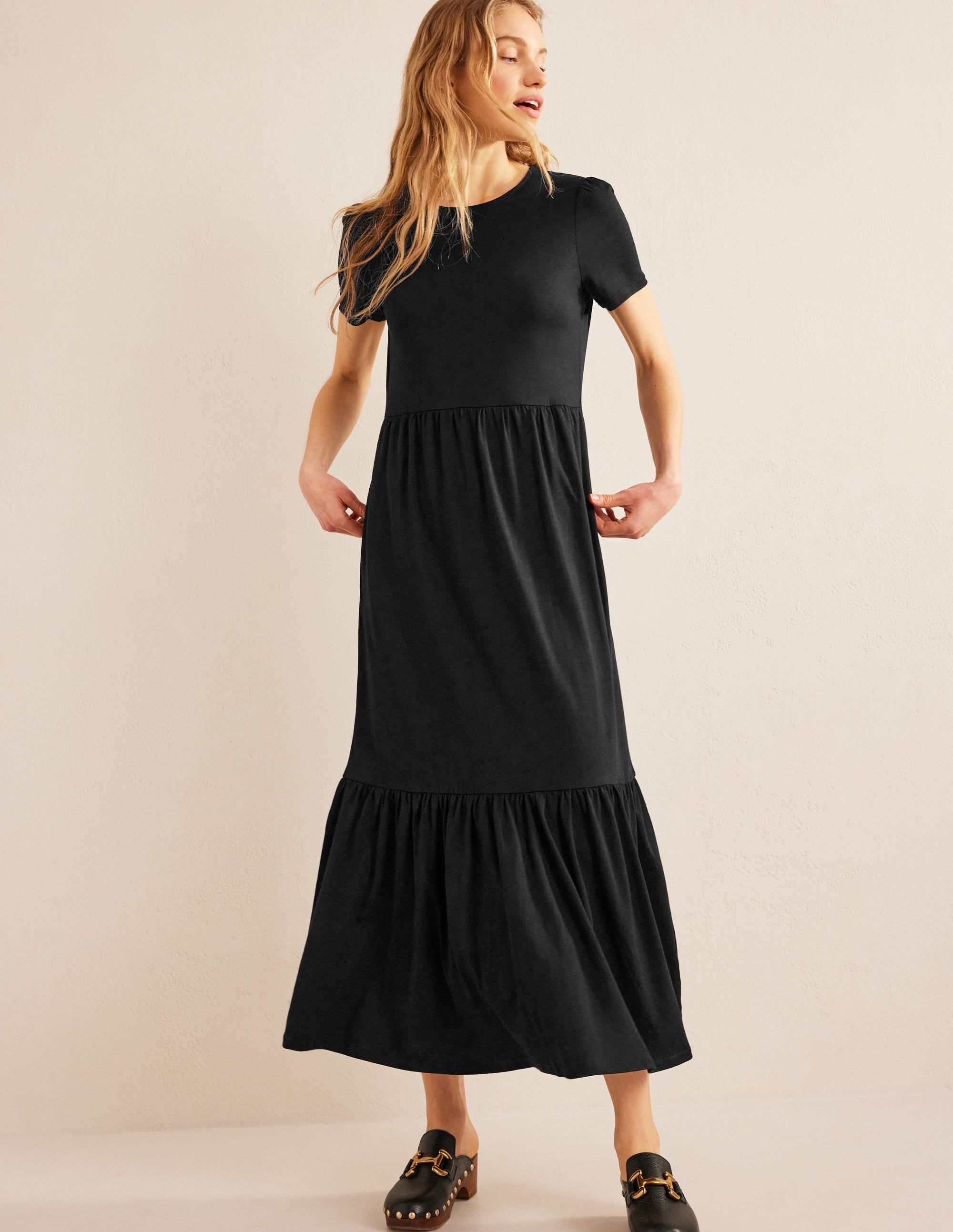 Emma Gestuftes Jersey-Midikleid-Schwarz - Image 4