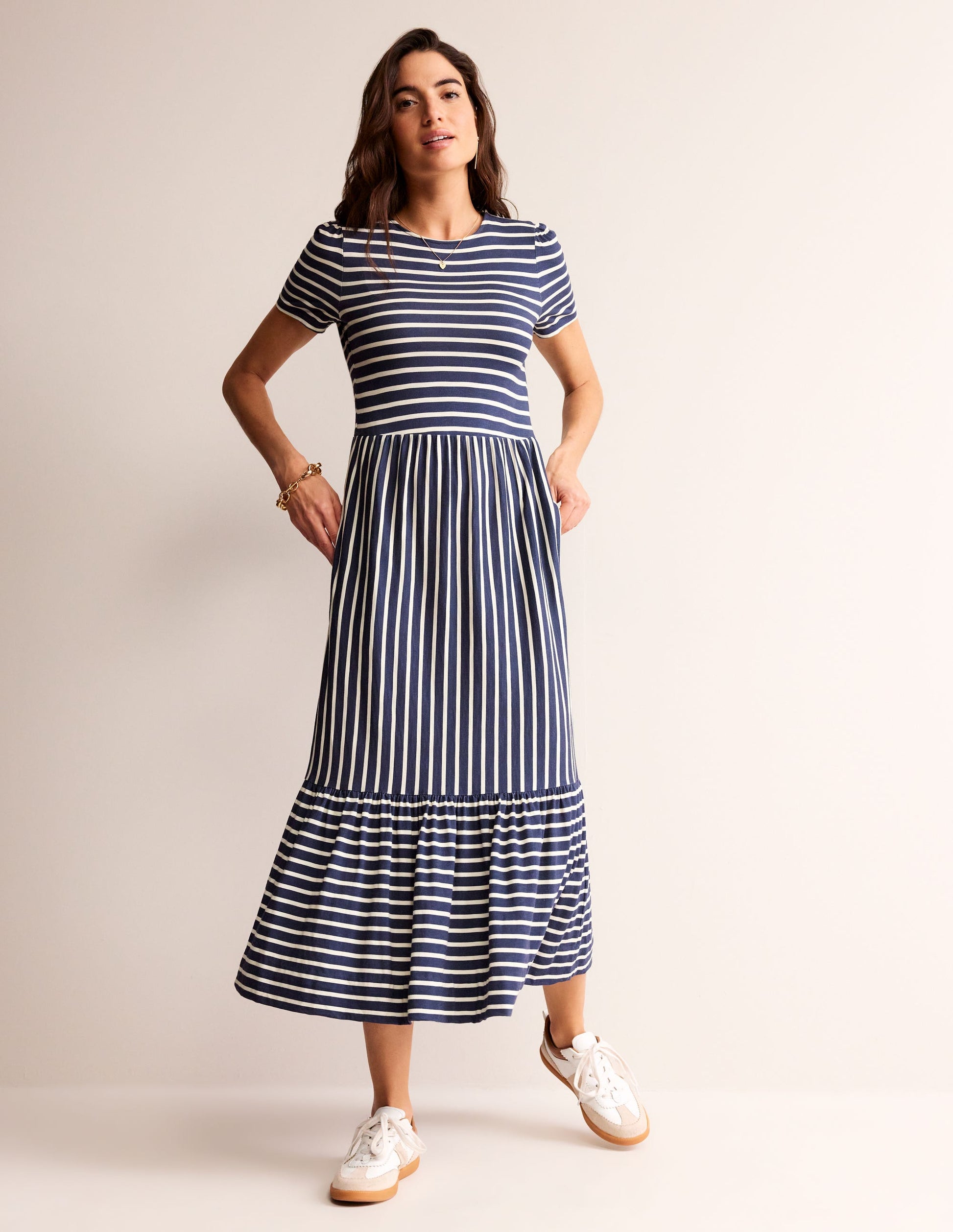 Emma Gestuftes Jersey-Midikleid-Französisches Marineblau/Naturweiß Gestreift-1