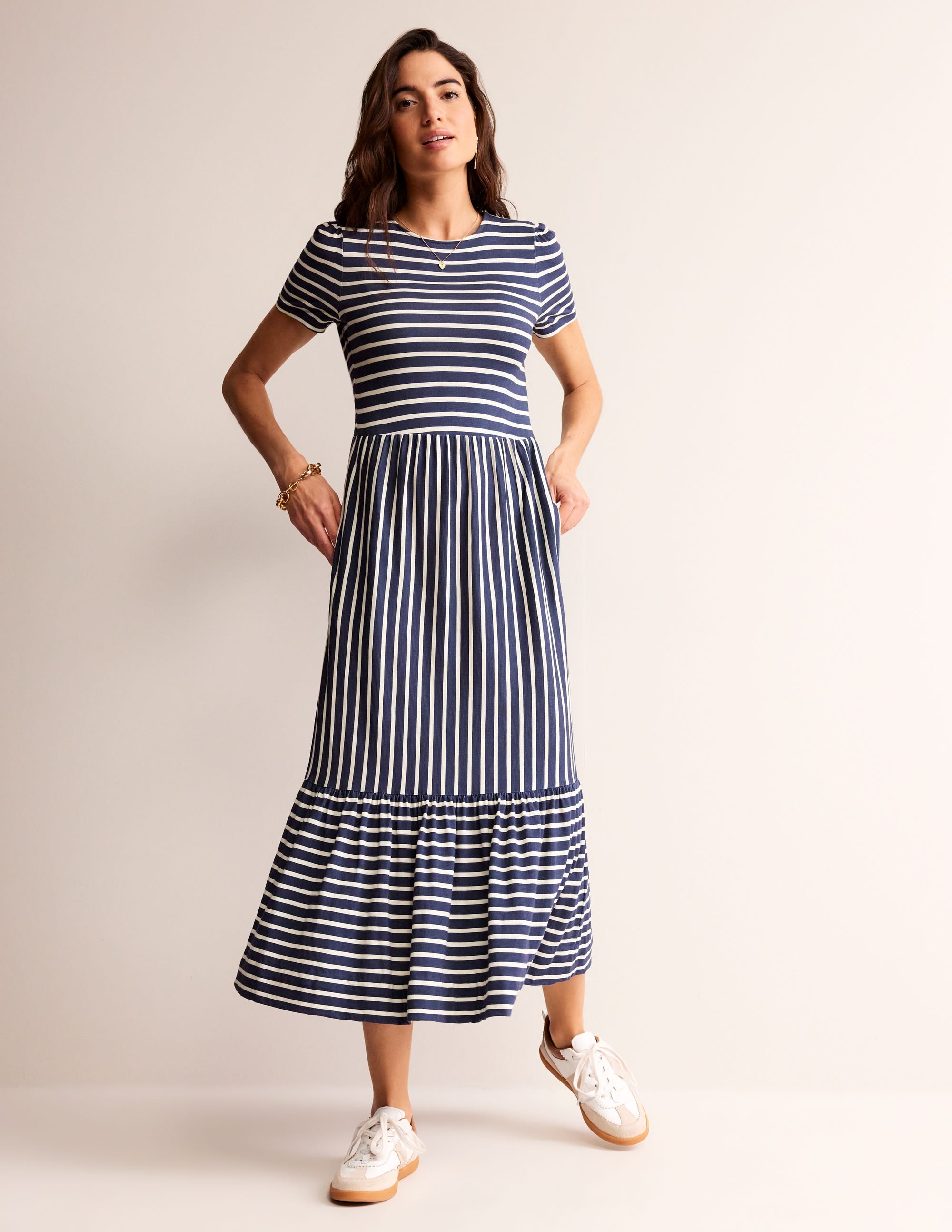 Emma Gestuftes Jersey-Midikleid-Französisches Marineblau/Naturweiß Gestreift - Image 1