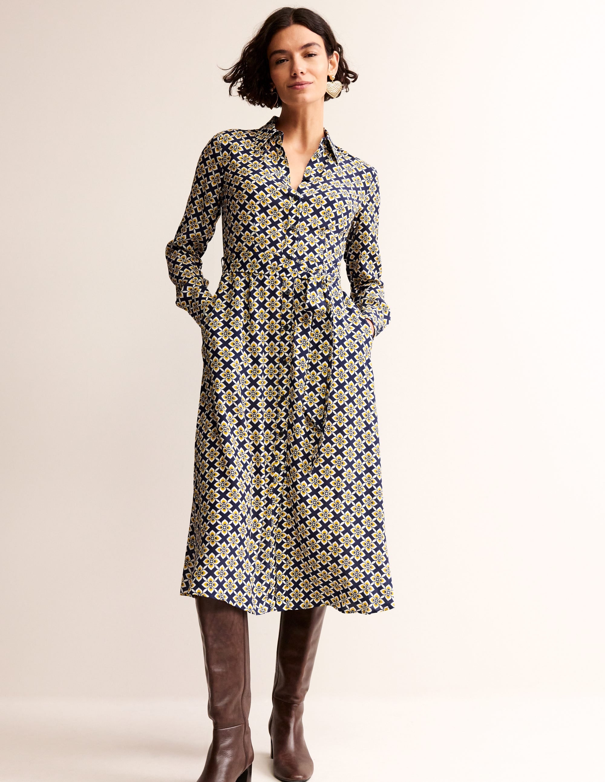 Kate Midi-Hemdblusenkleid-Antik Moos, Diamant Floral - Image 4