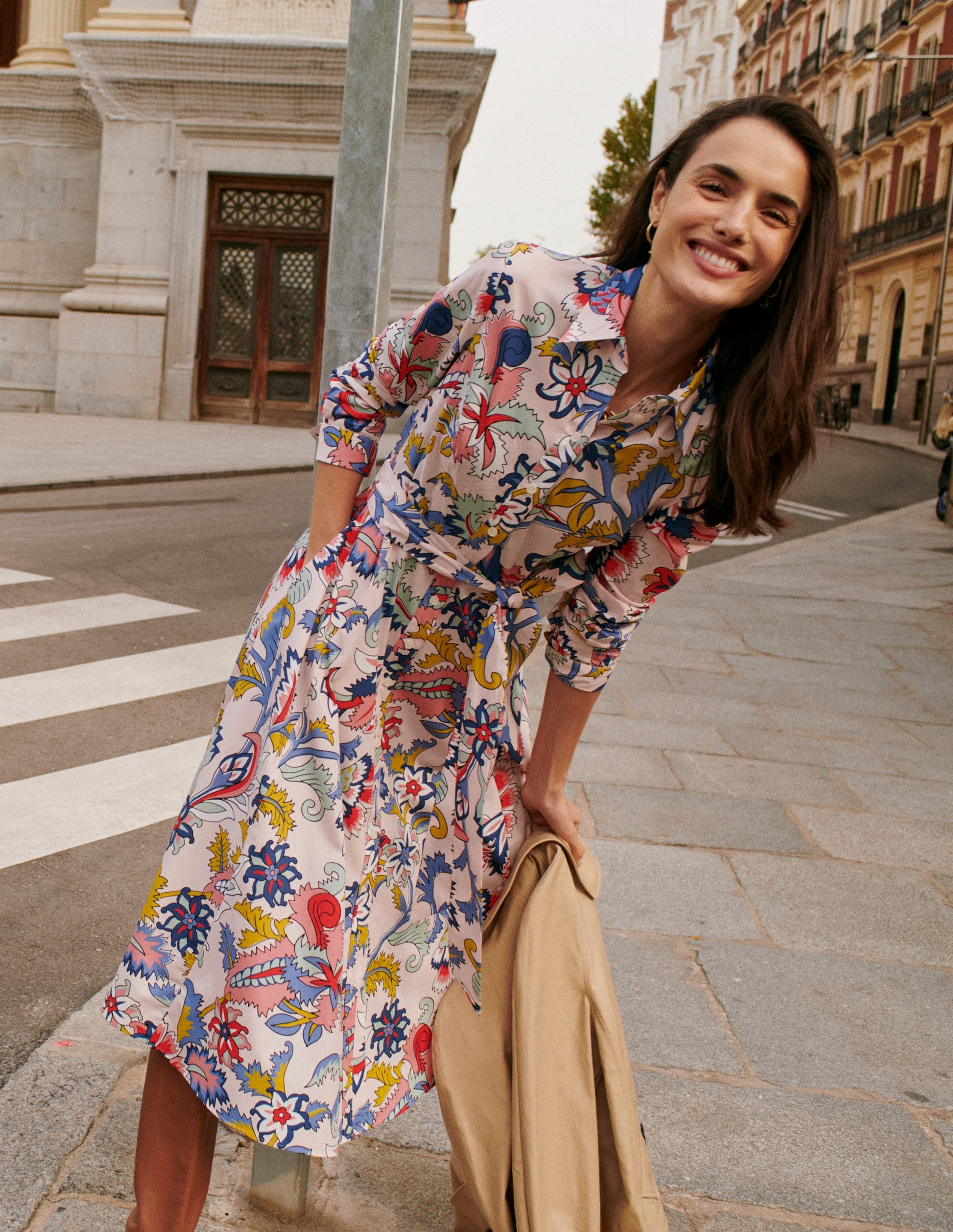 Amy Midi-Hemdblusenkleid aus Baumwolle-Marshmallow, Blumenstrauß-5