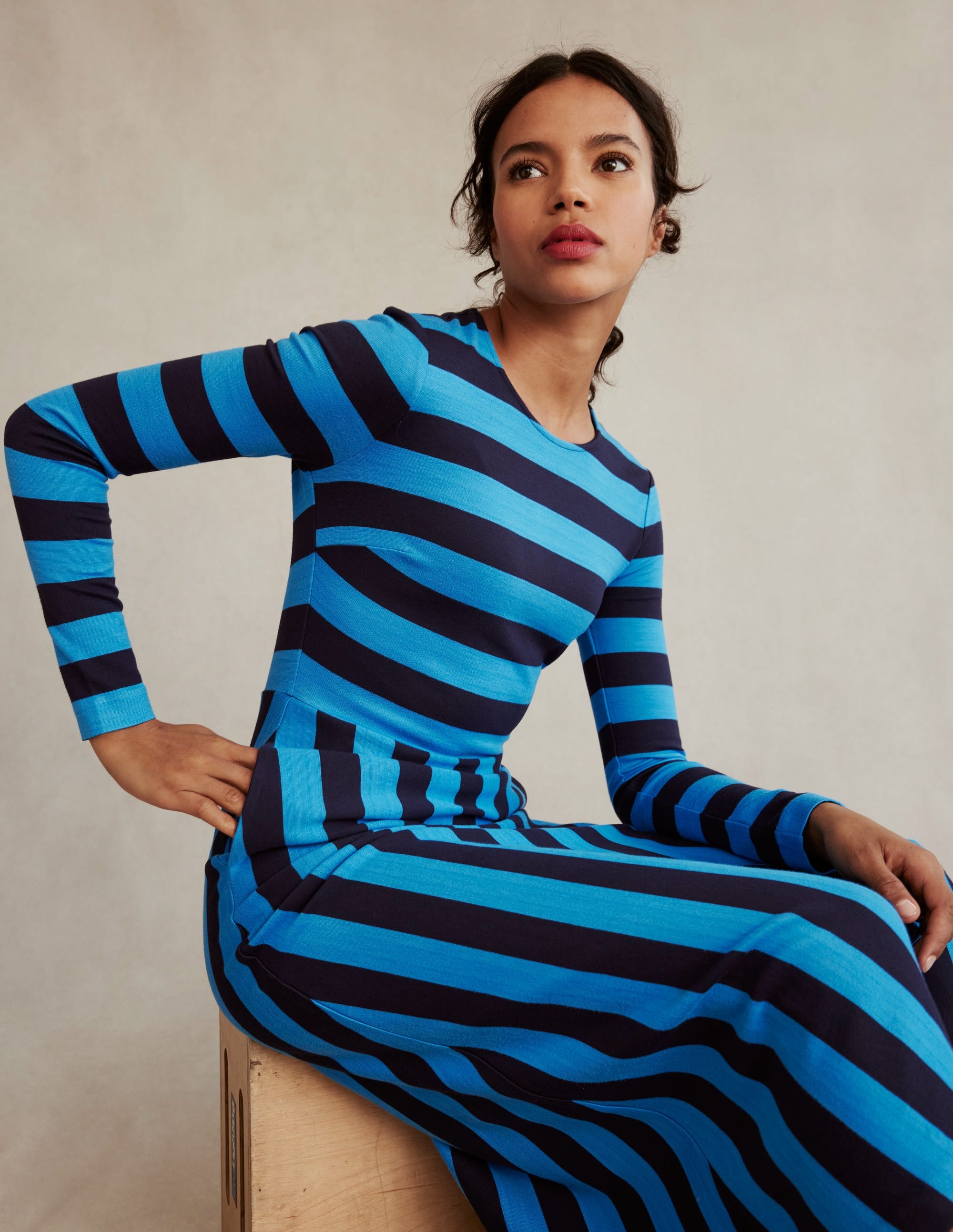 Robe midi rayée en jersey-Bleu marine, rayé bleu brillant - Image 5