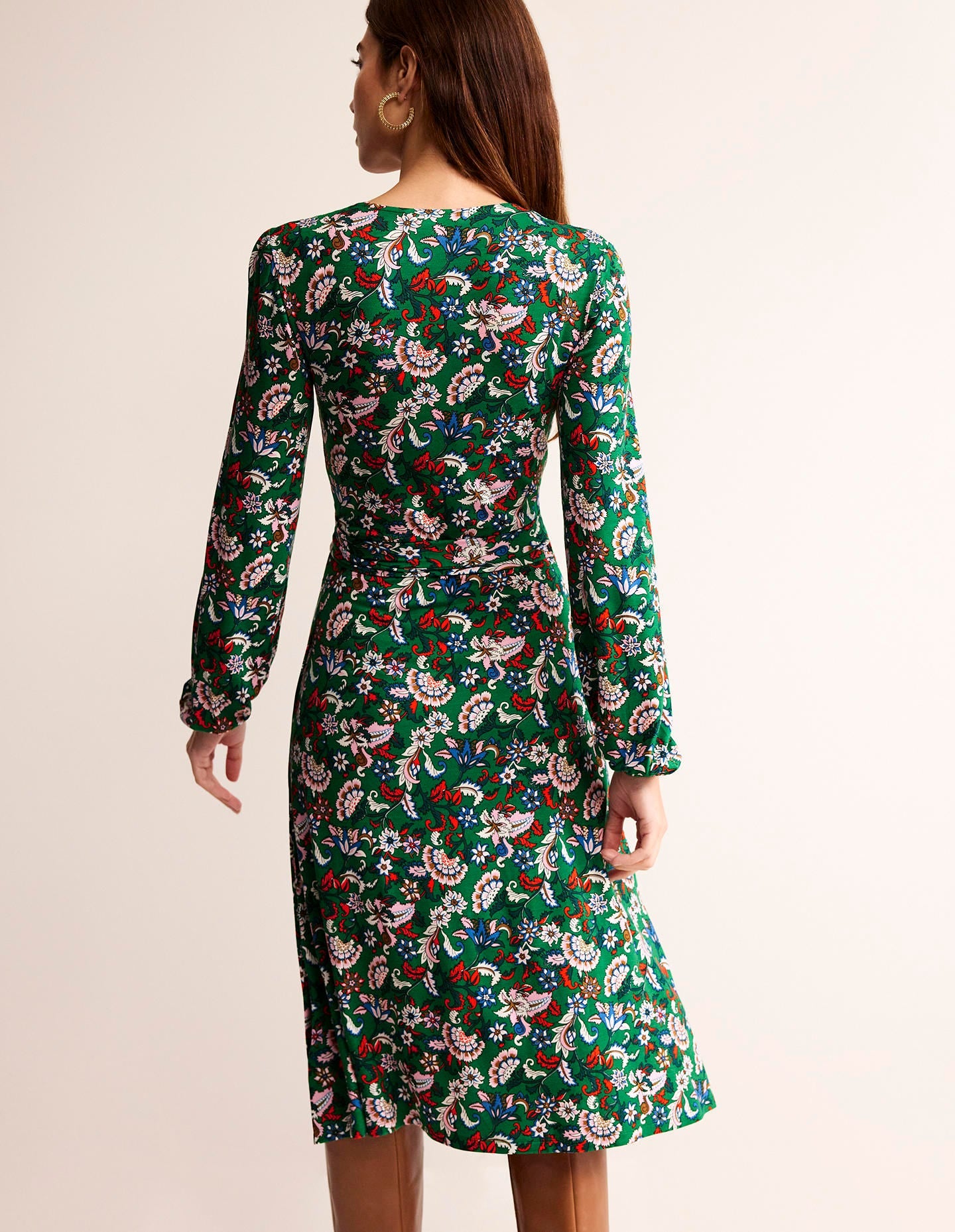 Joanna Midi-Wickelkleid aus Jersey-Grün, Blumenstrauß - Image 3