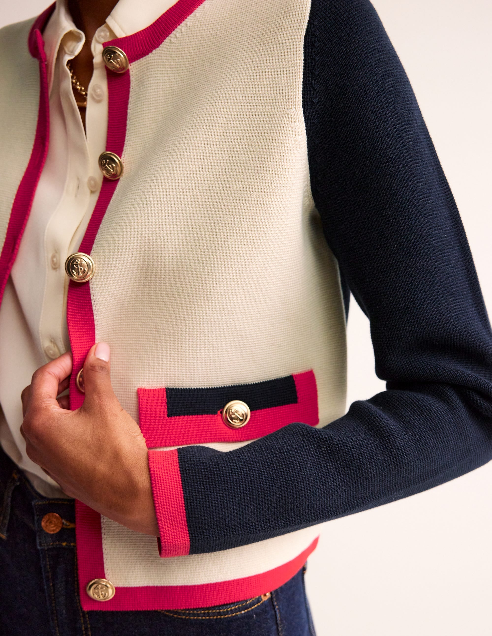 Veste Holly en maille-Ivoire chaud/bleu marine/rouge - Image 2