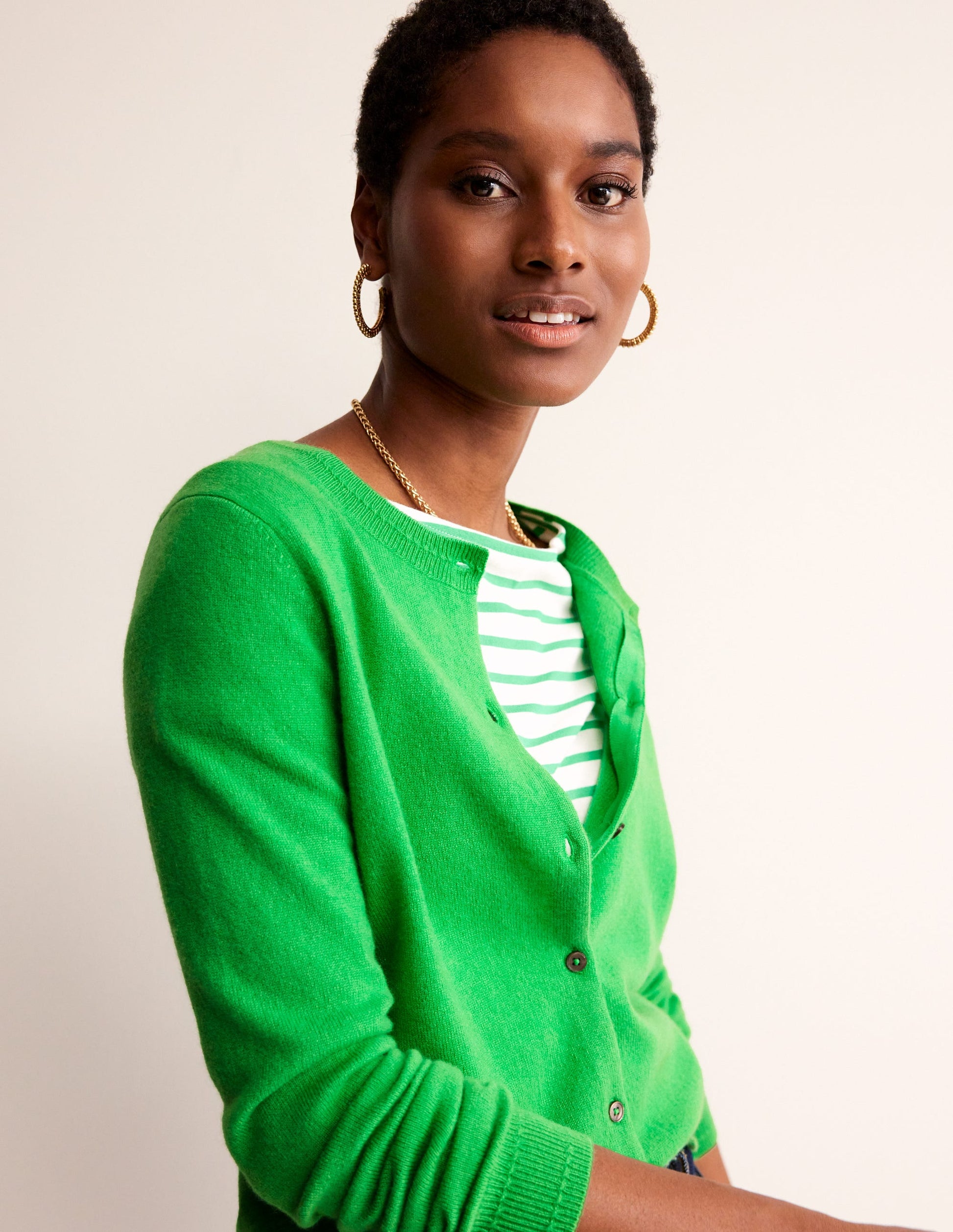 Eva Kaschmir-Strickjacke mit Rundhalsausschnitt-Strahlendes Grün-1