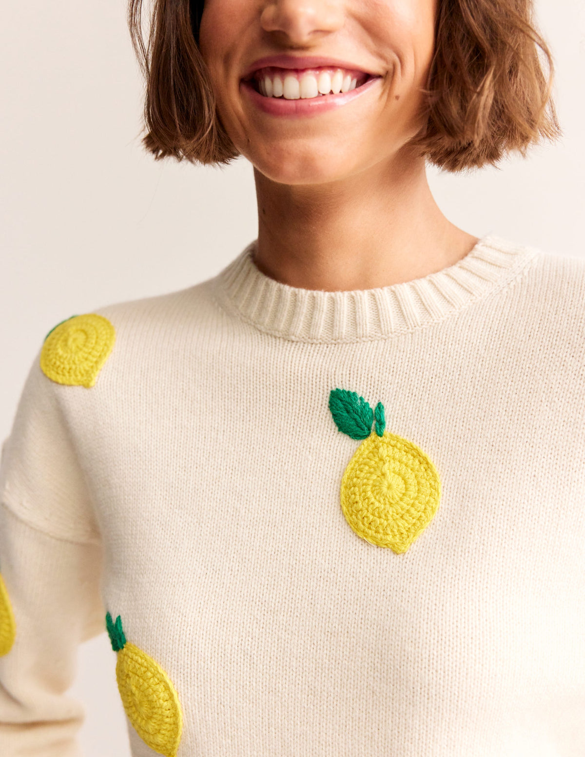 Handbestickter Pullover-Warmes Naturweiß, Zitronen-3