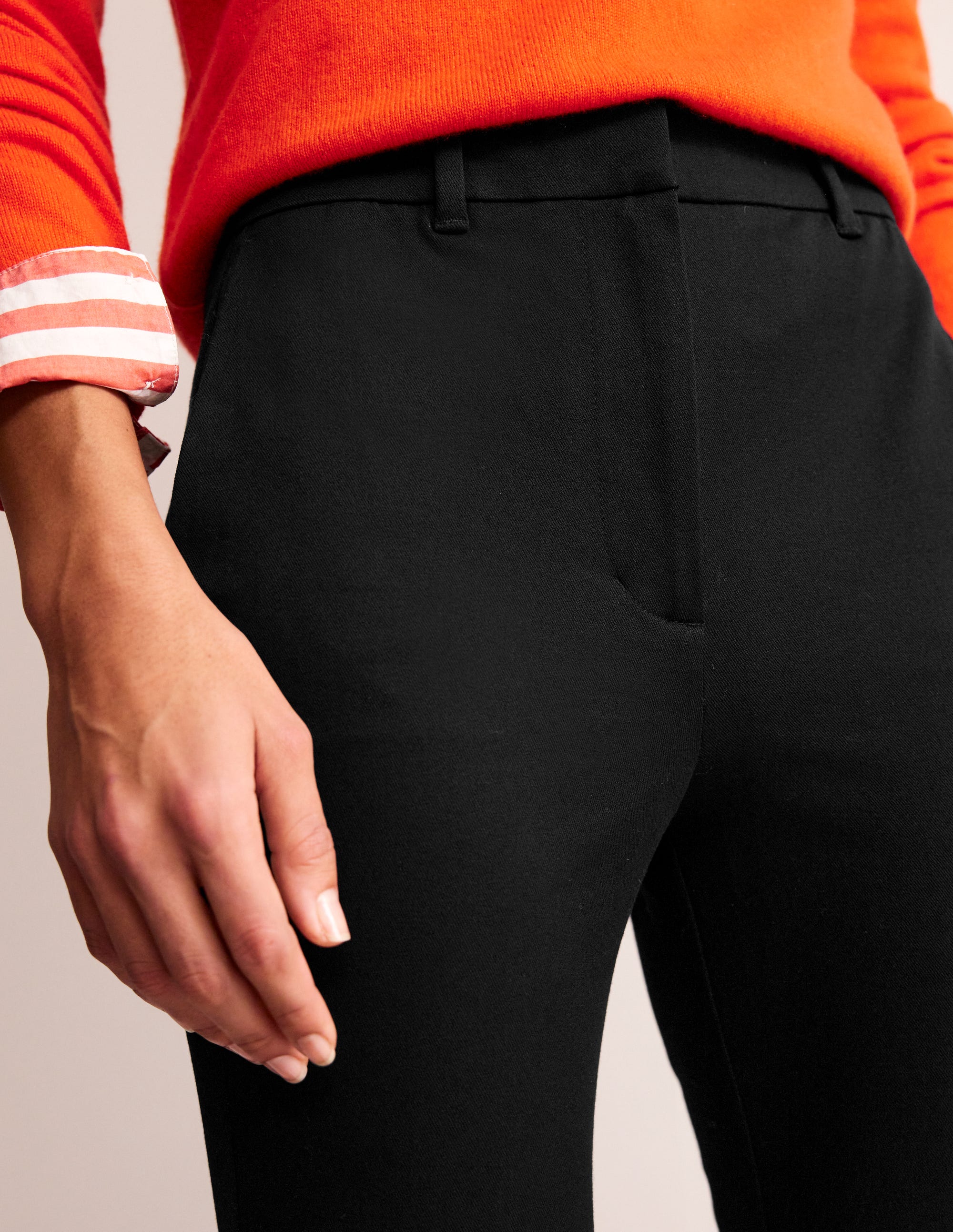 Chelsea-Hose aus 2-Wege-Stretch-Schwarz - Image 2